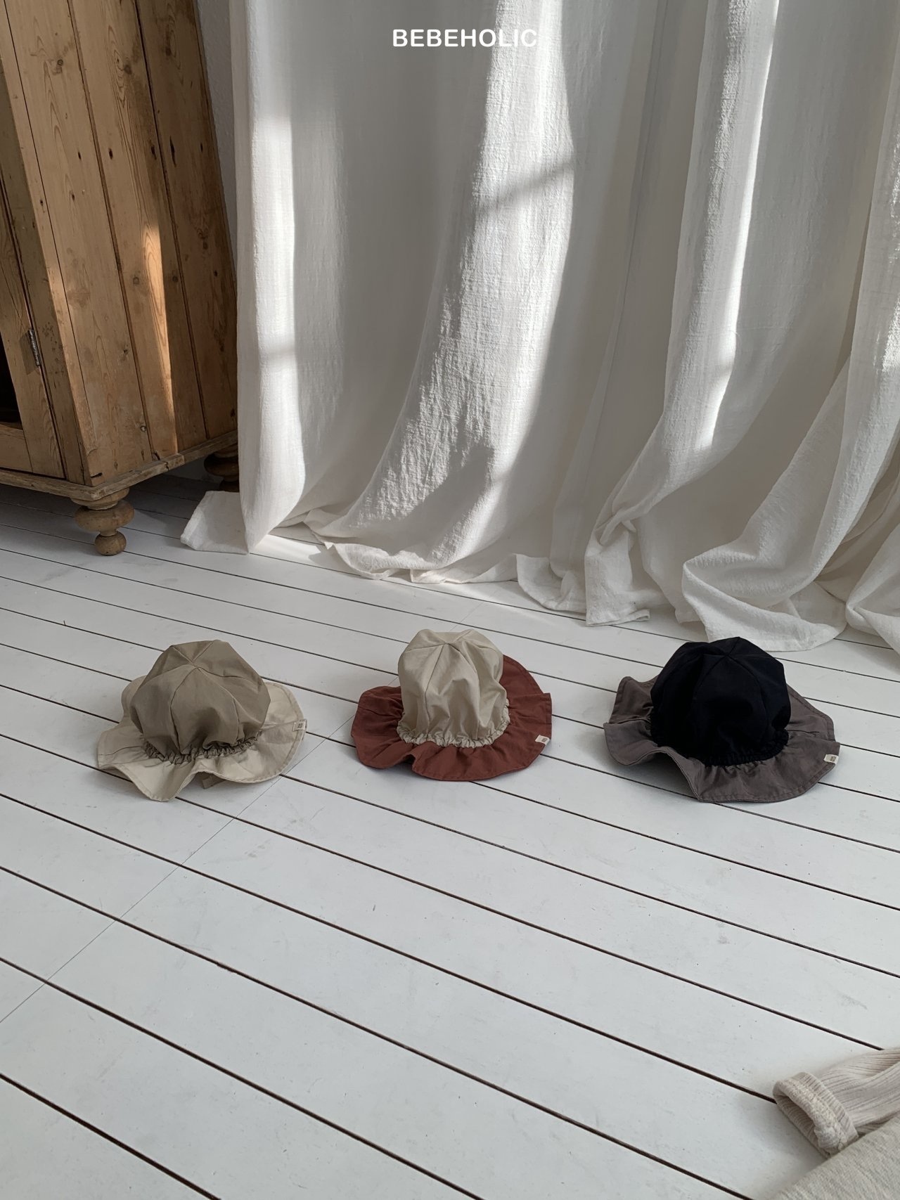 Bebe Holic Loud Bucket Hat