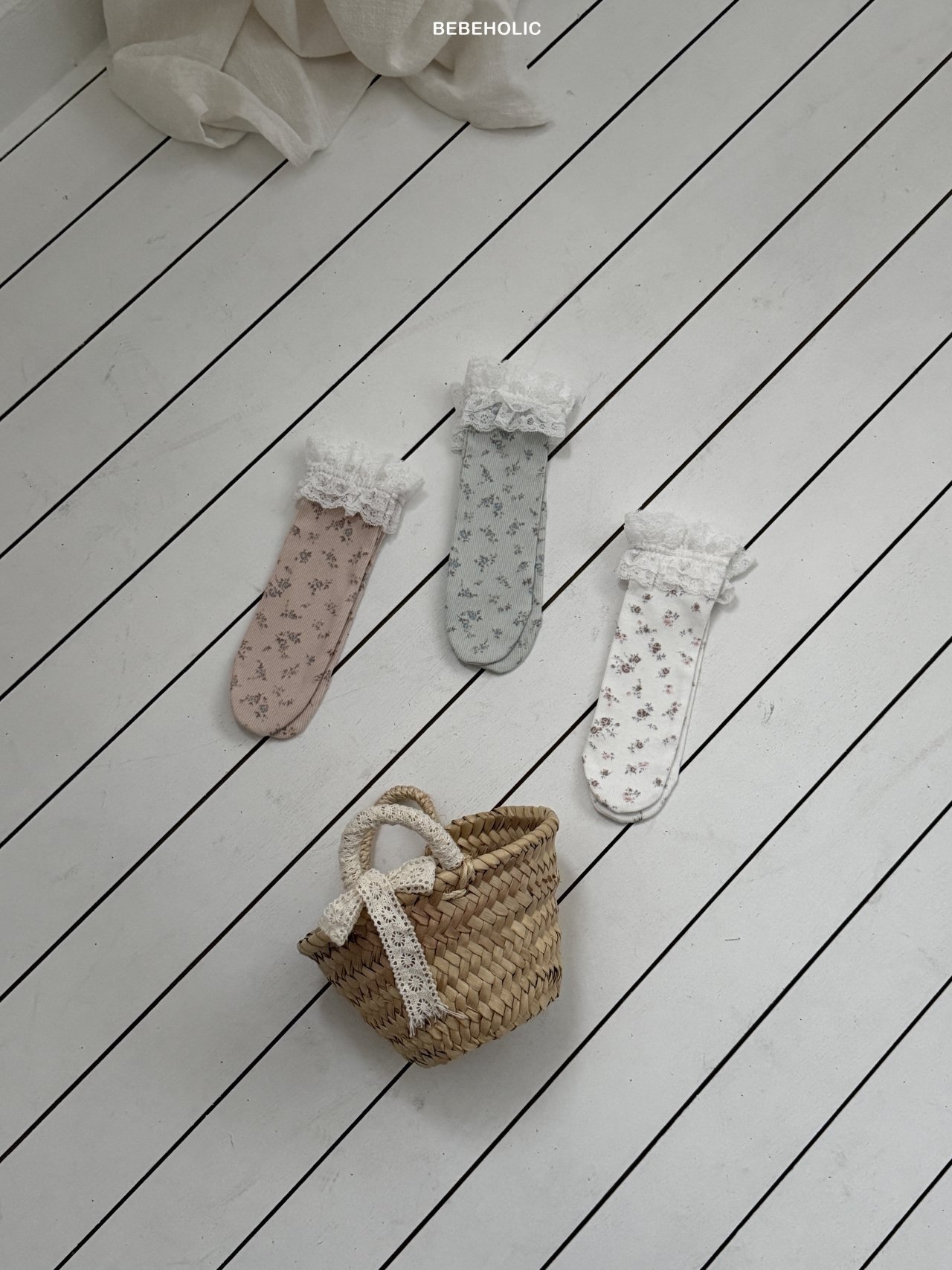 Bebe Holic Angela Knee Socks