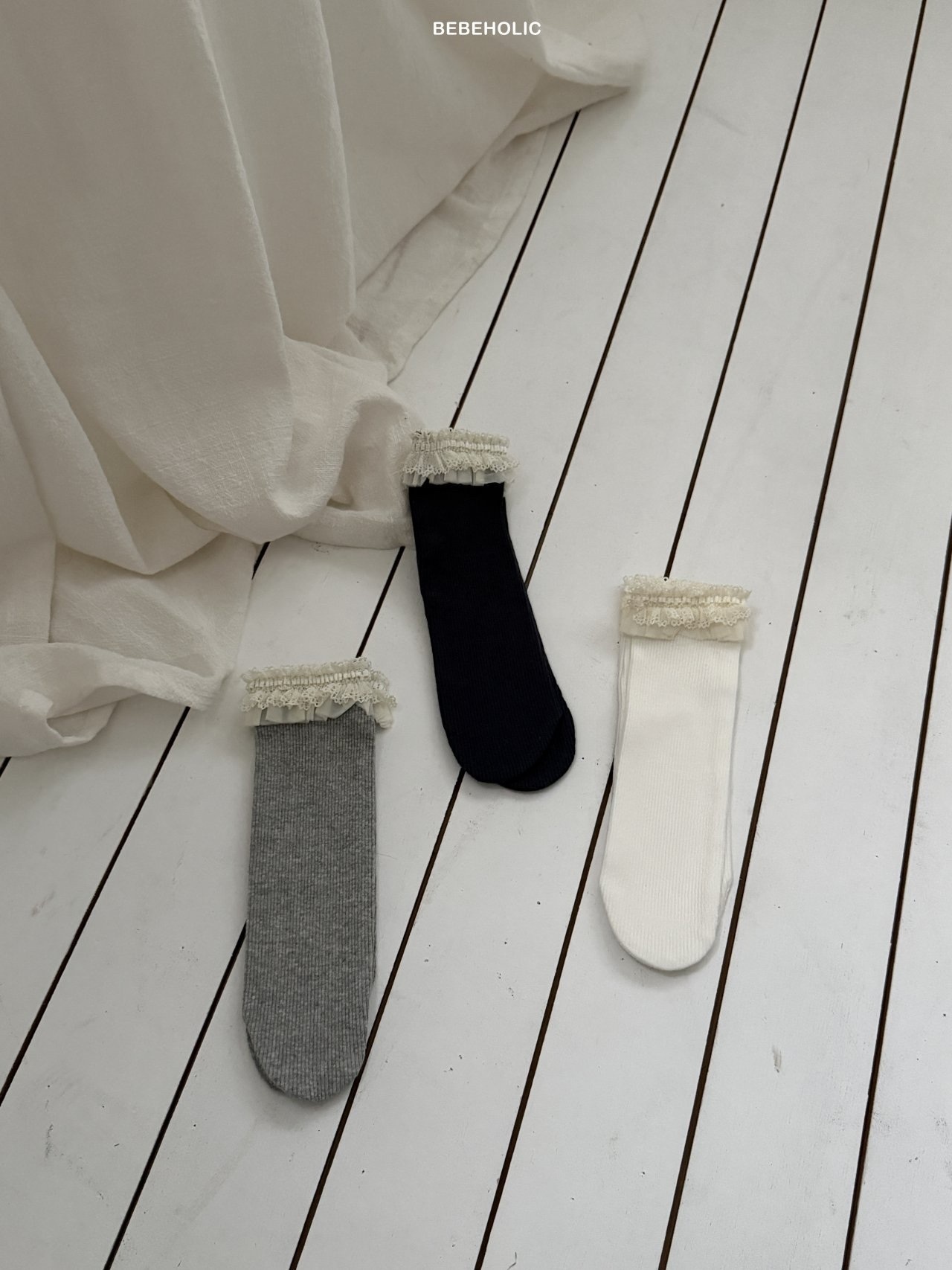 Bebe Holic Tulip Knee Socks