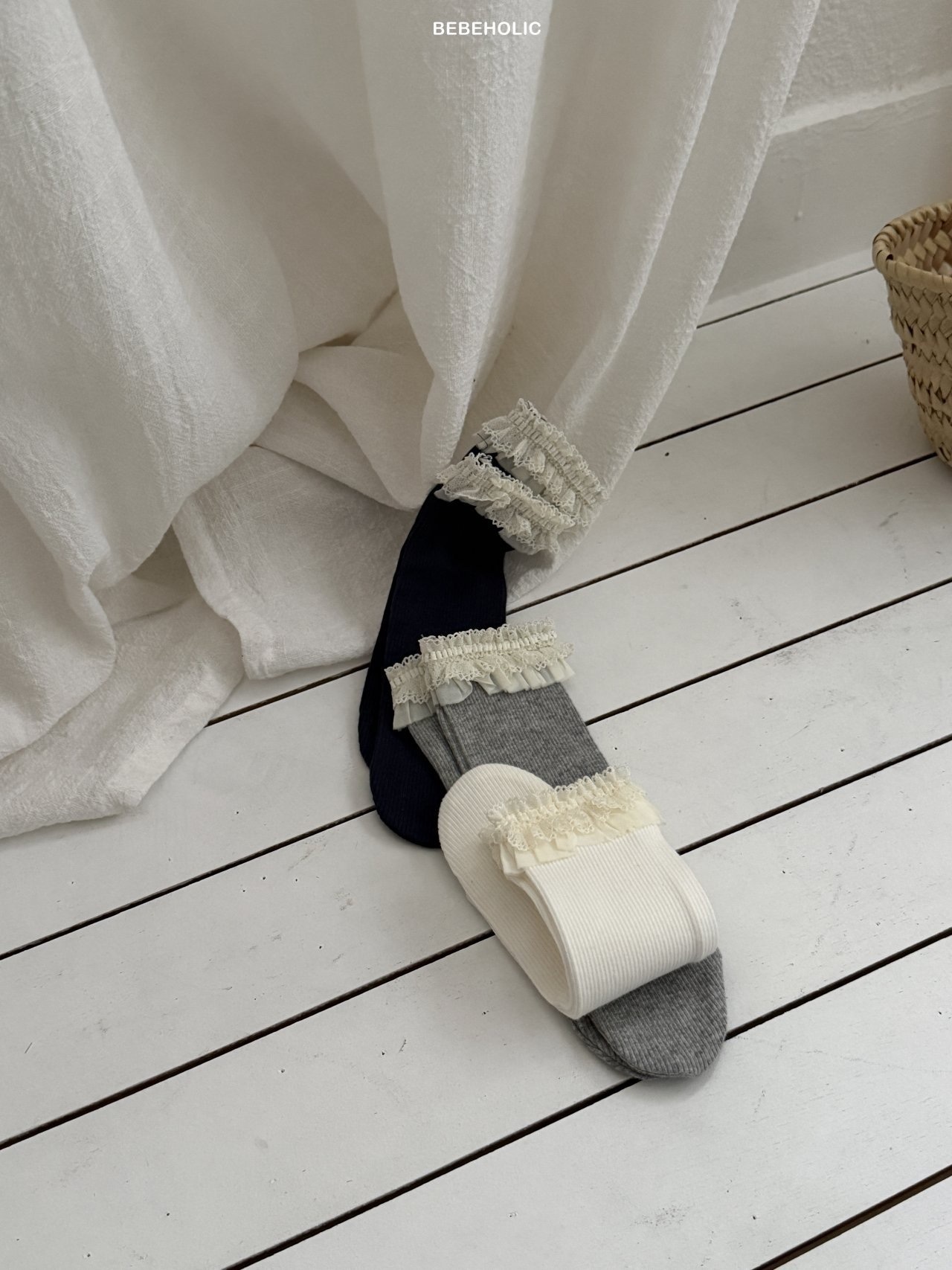 Bebe Holic Tulip Knee Socks