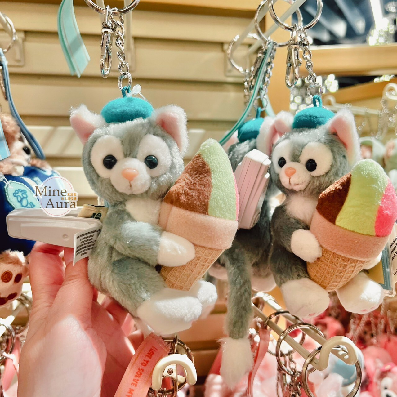 傑拉托尼 畫家貓 Gelatoni 抱冰淇淋 造型 絨毛 坐姿 吊飾 鑰匙圈 -香港迪士尼樂園