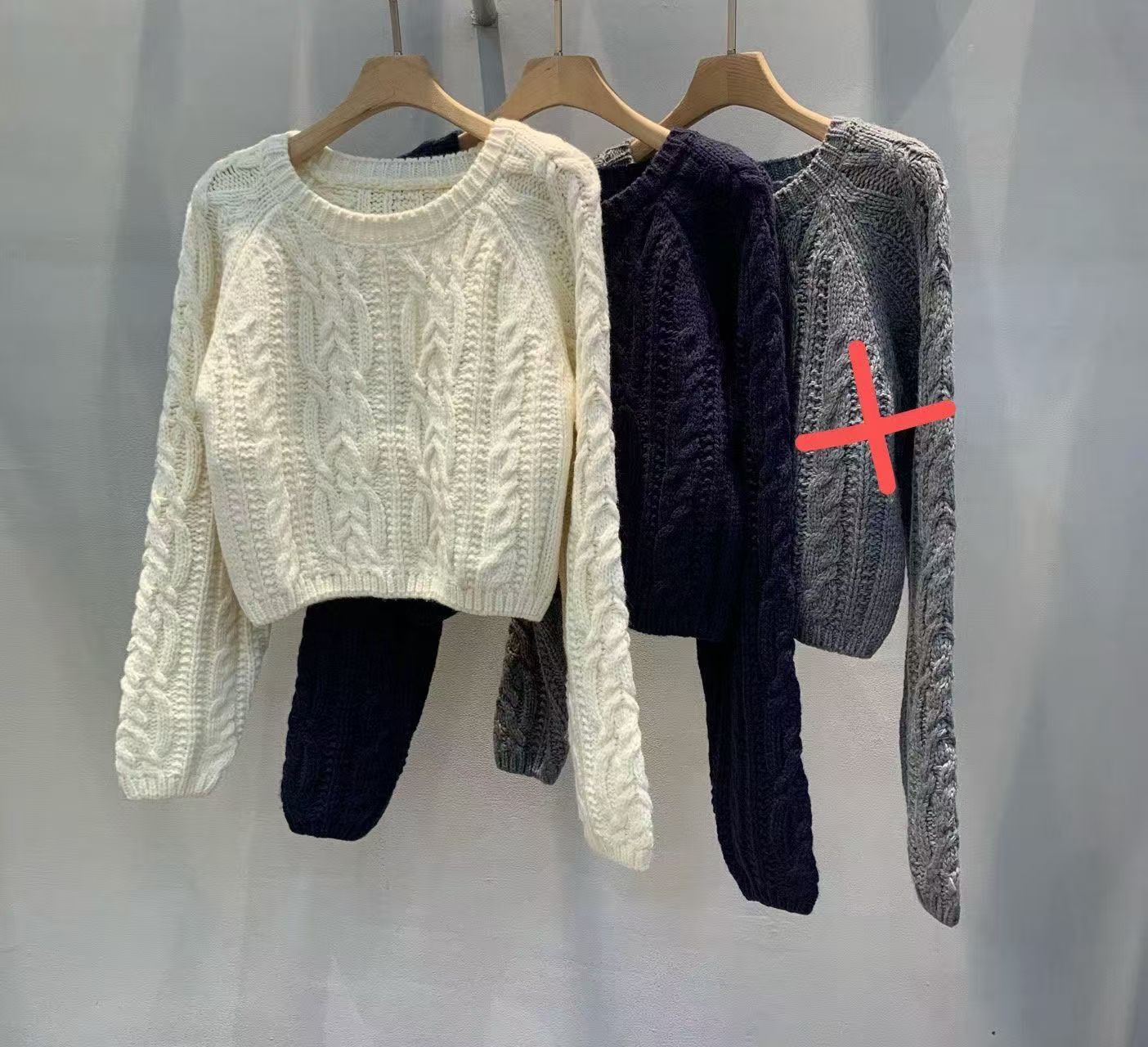 1L5404 麻花針織短版上衣 *特價* (優惠碼同充值購物金不適用)