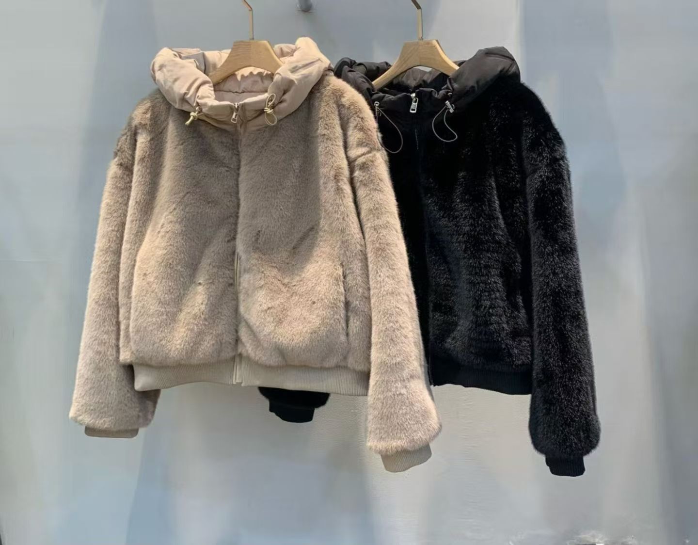 1L5409 柔軟毛連帽外套 *特價* (優惠碼同充值購物金不適用)