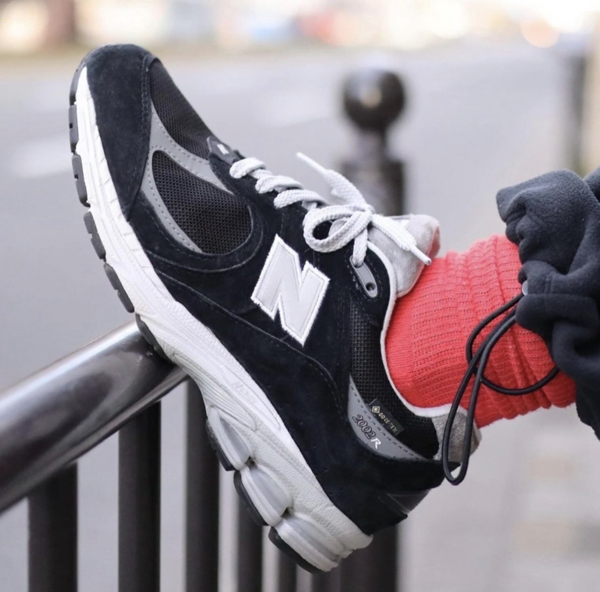 【OWN】New Balance 2002R Gore Tex 防水 麂皮 透氣 運動 慢跑 休閒鞋 不分男女 黑白色