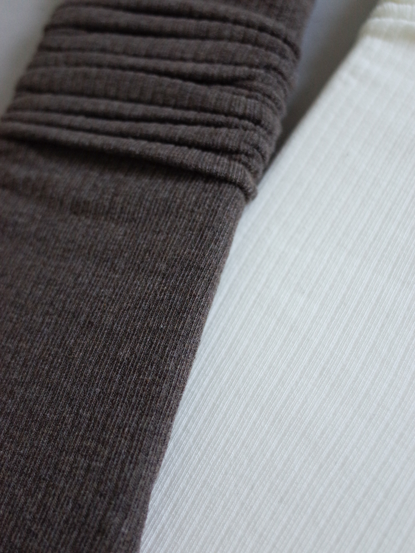 soft ribbed mid-socks