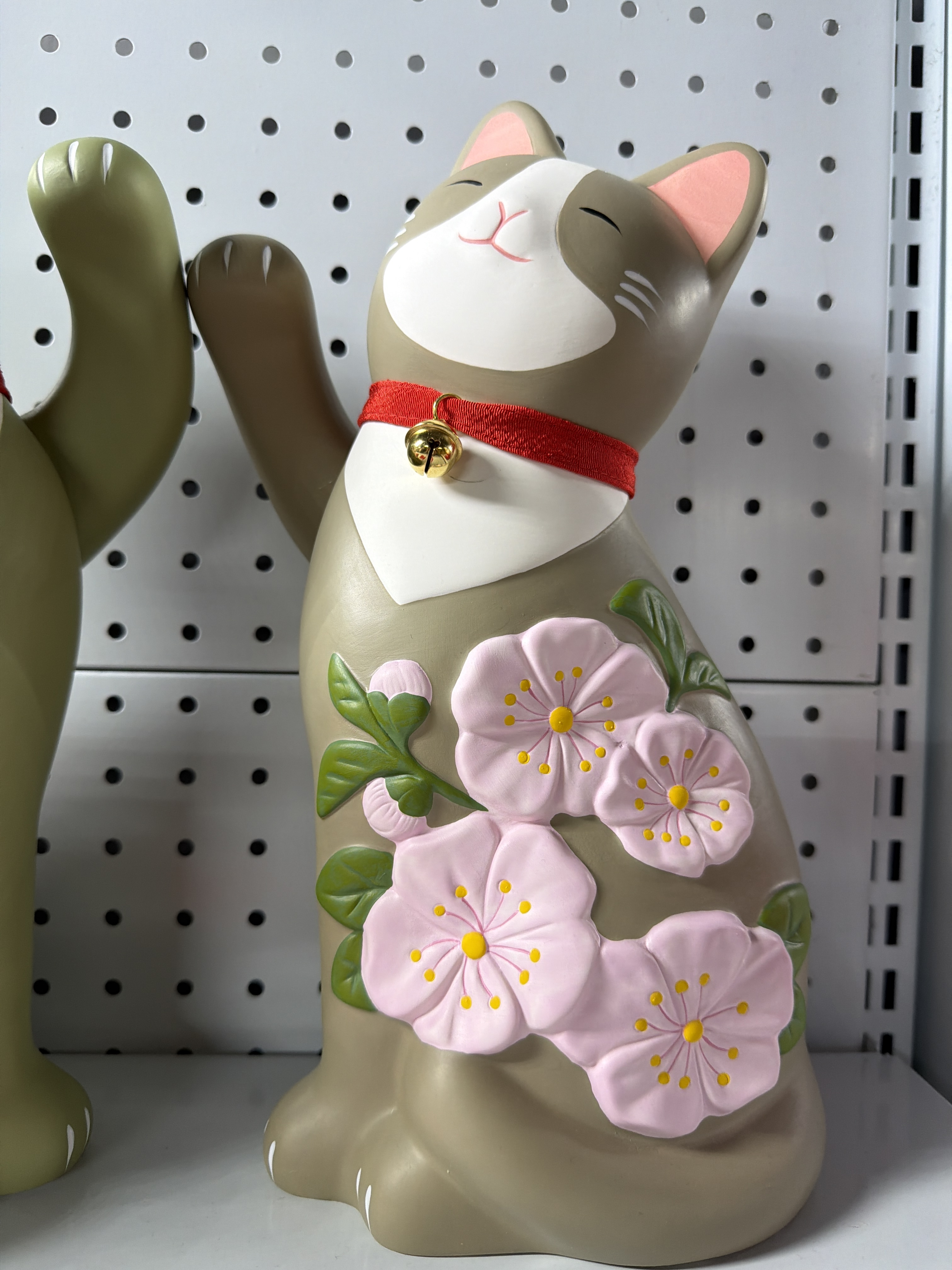 MV59 彩繪步步繁花招財貓·灰·舉右手 (FY4579)**只限自取**