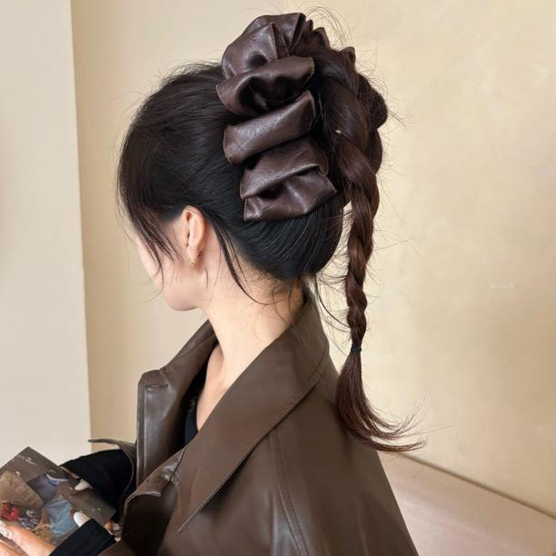 XXL Pleated Bubble Leather Hair Claw