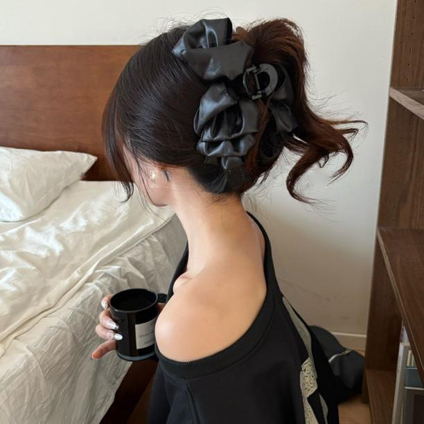 XXL Pleated Bubble Leather Hair Claw