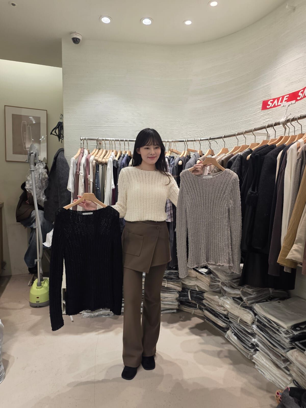 2B5417 疏洞針織坑紋上衣 *特價* (優惠碼同充值購物金不適用)