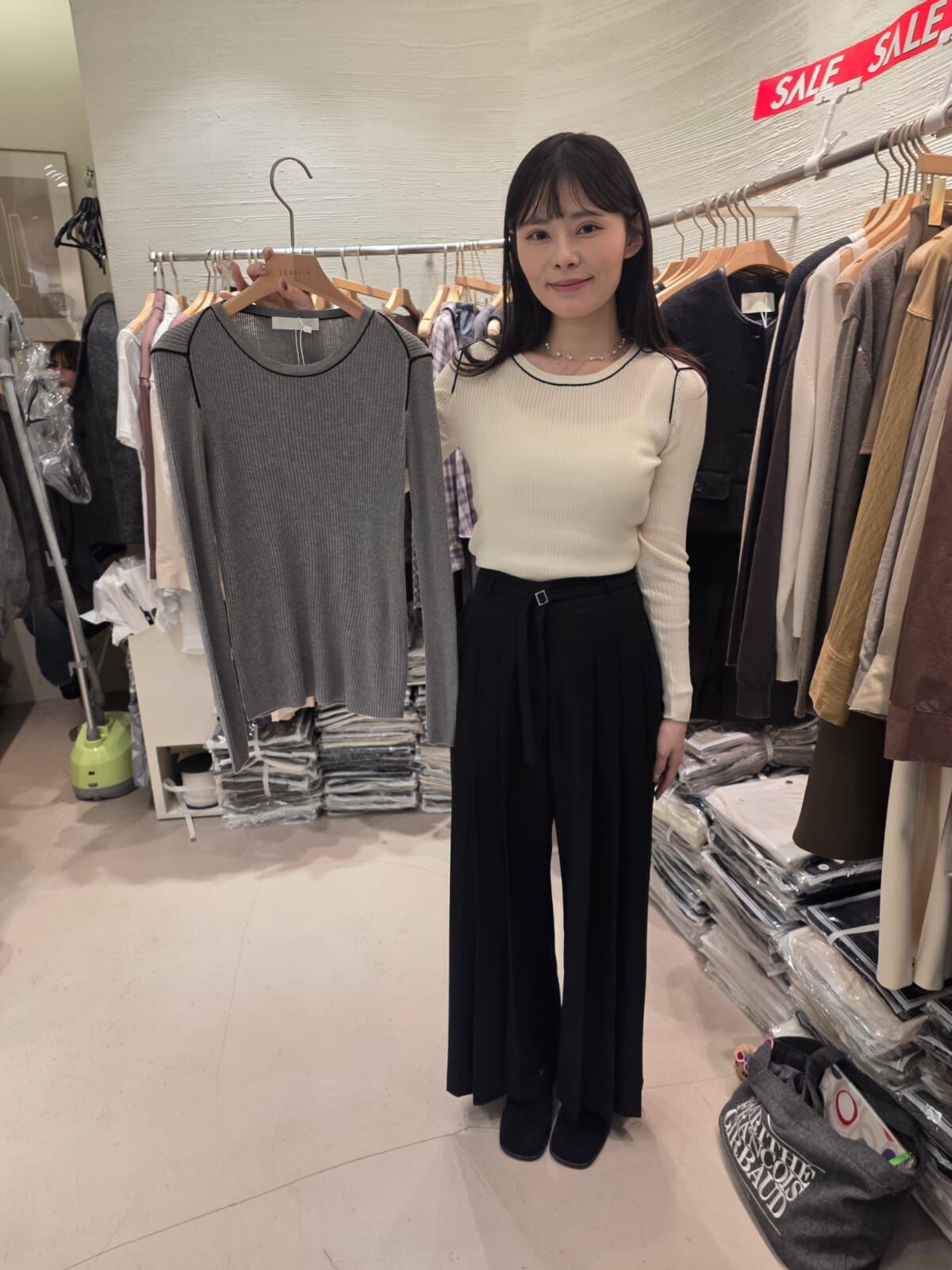 2B5421 人造絲黑邊坑紋上衣 *特價* (優惠碼同充值購物金不適用)