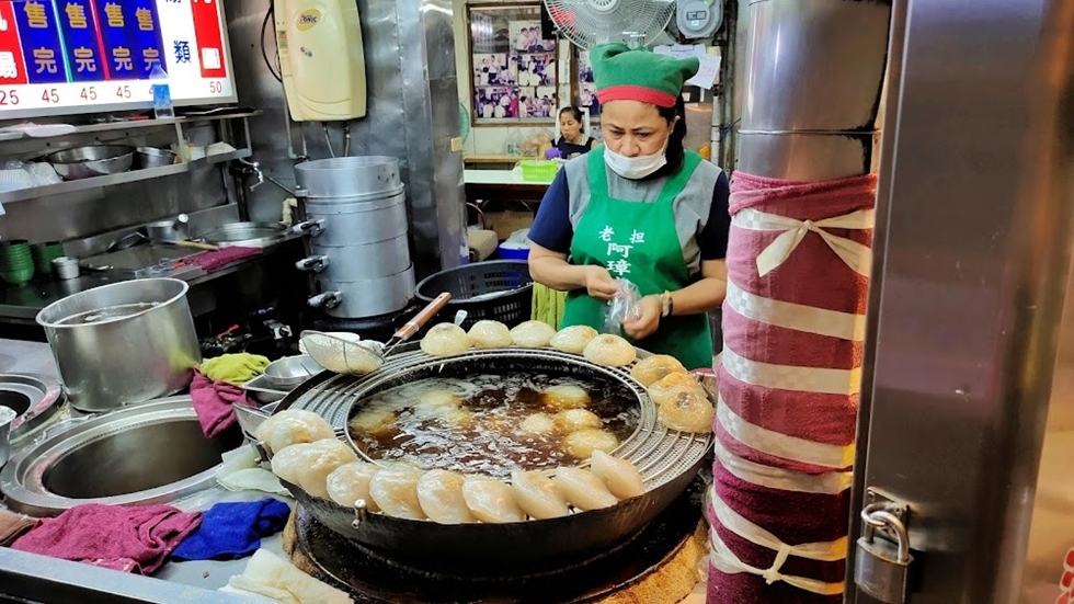阿璋肉圓傳承超過 70 年的老店，是電影《那些年，我們一起追的女孩》的取景地，多次被選為總統府國宴指定小吃。