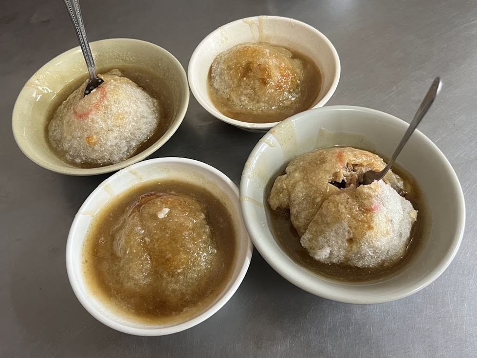 北門口肉圓（彰化）最出名的是「大顆肉圓」，裡面的料豪華到讓人以為在吃辦桌。