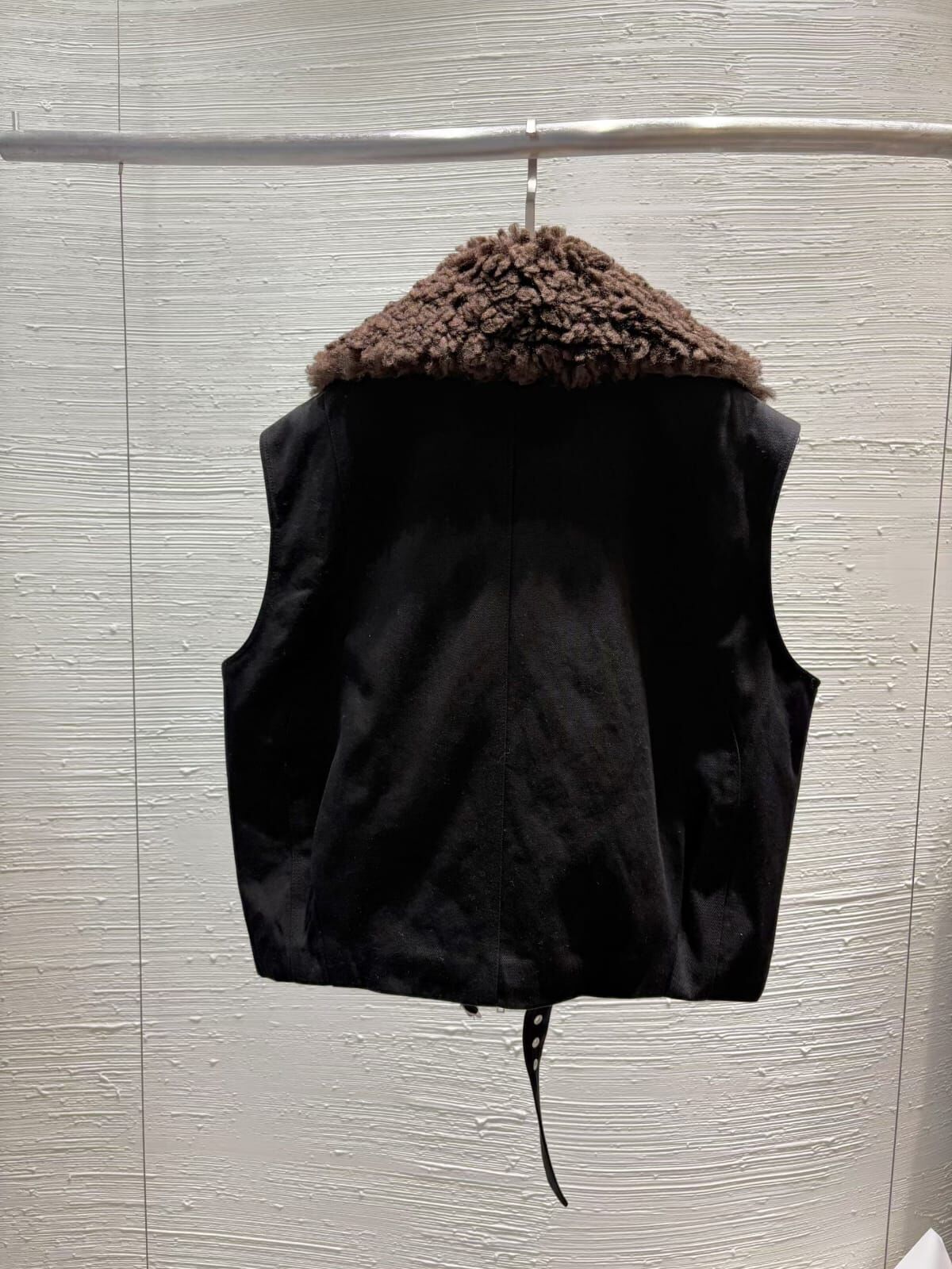 2B5427 毛毛反領背心外套 *特價* (優惠碼同充值購物金不適用)