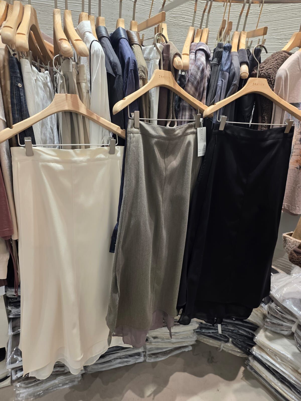 2B5429 後橡雙層中線西裙 *特價* (優惠碼同充值購物金不適用)