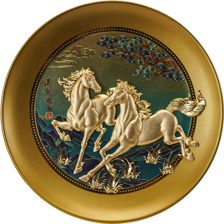 鹿港窯禮品館｜雙馬奔騰金圓滿瓷盤 松影雲海高雅企業送禮推薦