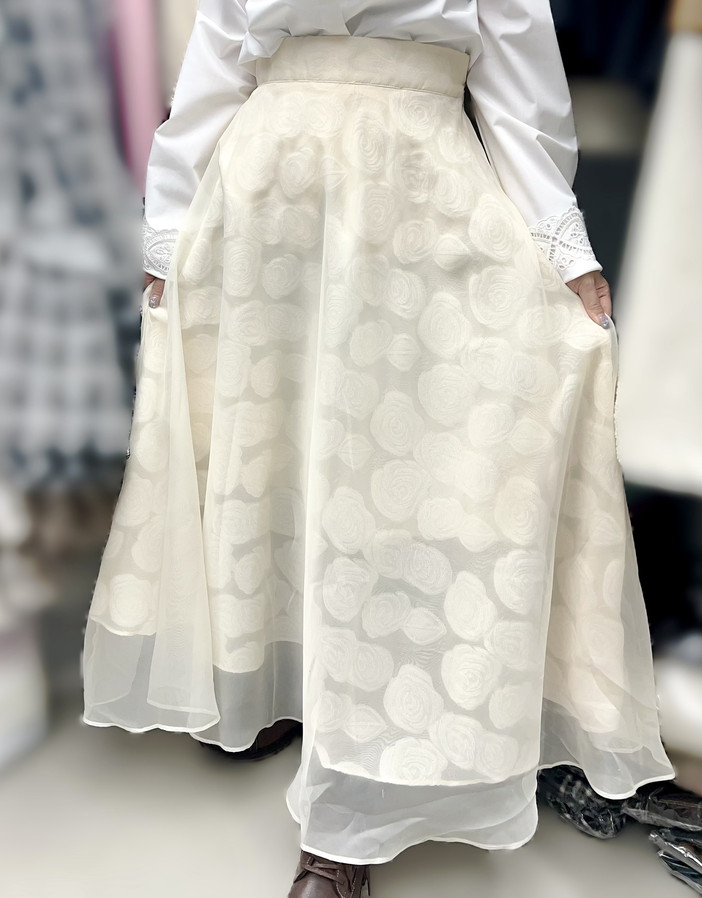 TA12  玫瑰花裙    S腰26  HIP 55  長 35  /  M腰27 HIP 56 長36     $639 (一口價)