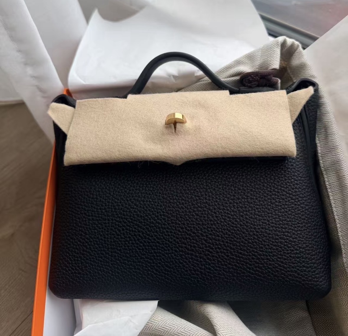 2424 mini 89 noir cc togo K