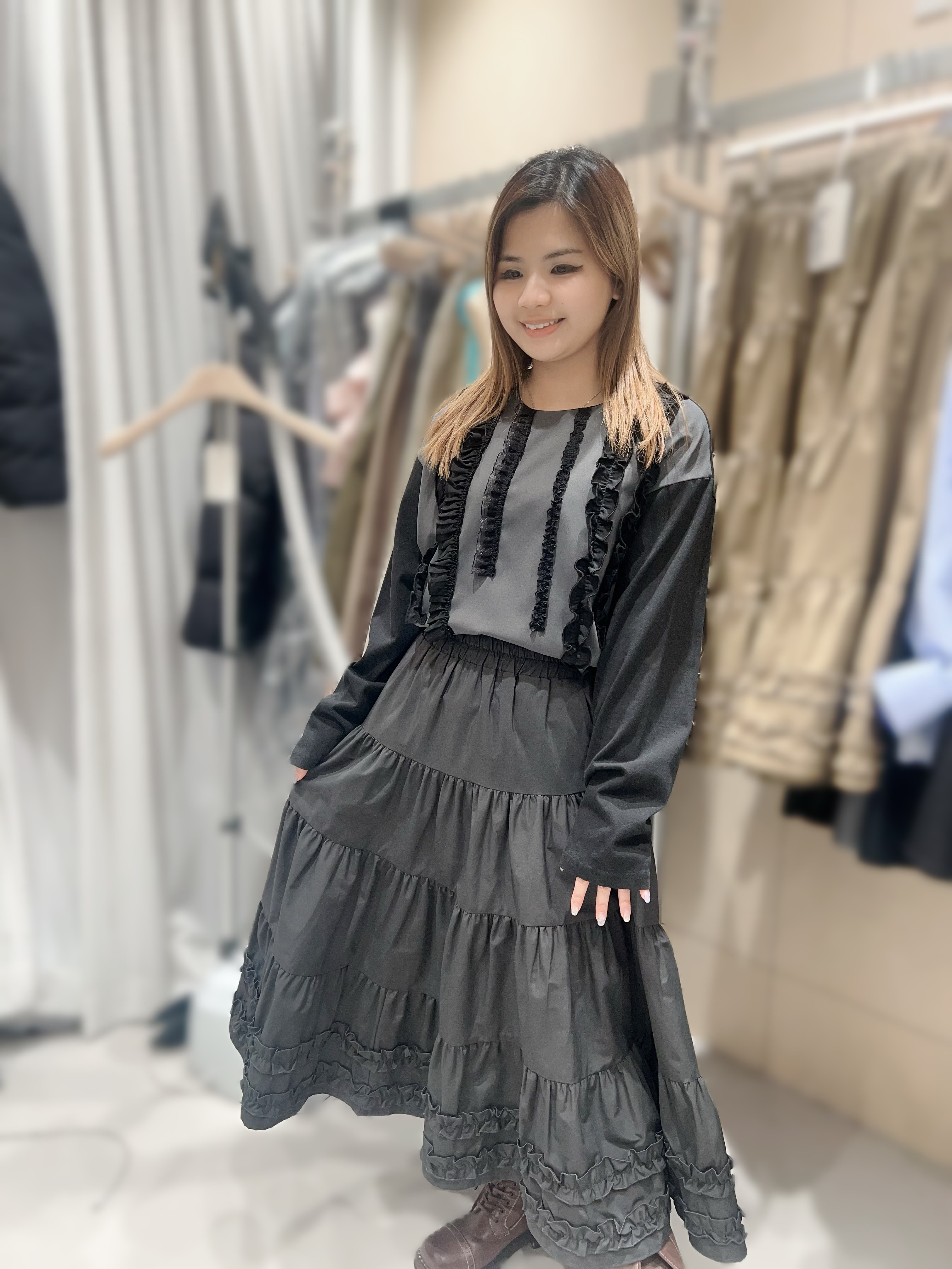 RU03 下身  橡根裙 腰25-40 HIP62 長30 $599 (一口價)