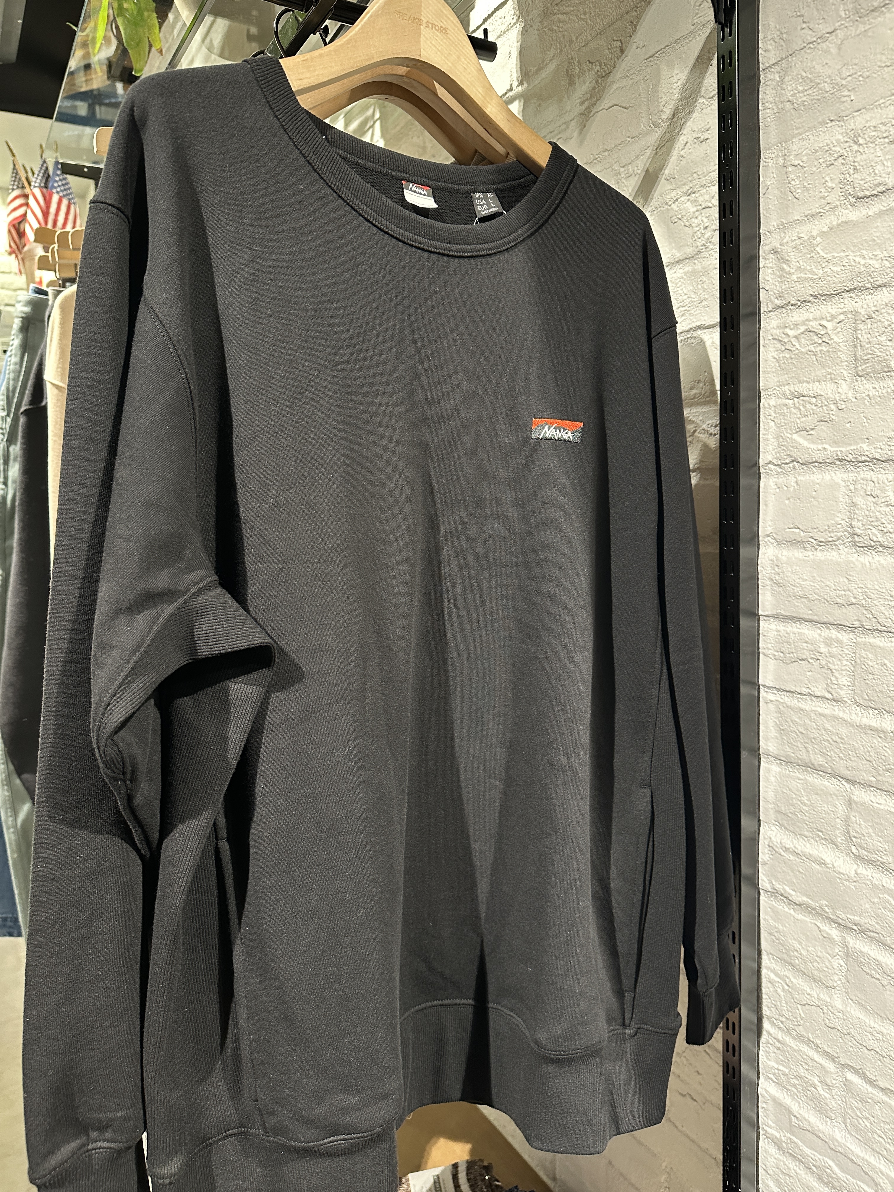 【日本限時連線🇯🇵  1/20中午12:00 準時收單 ✈️ 】NANGA ECO HYBRID MINI BOX LOGO EMBROIDERY SWEATSHIRT 迷你盒形標誌 大學tee NW2441-1F013