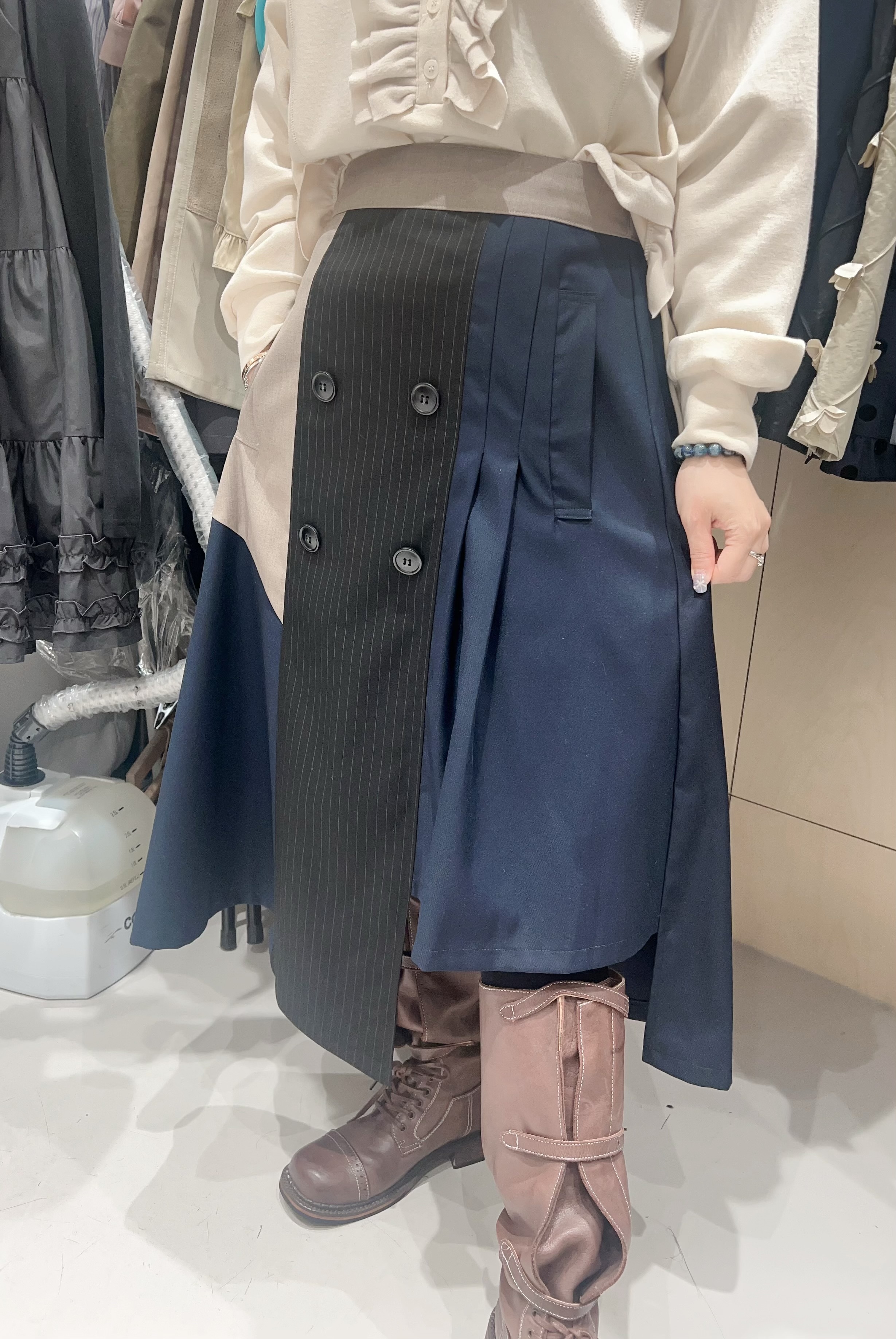 RU06  腰26-37 HIP43 長31 $599 (一口價)