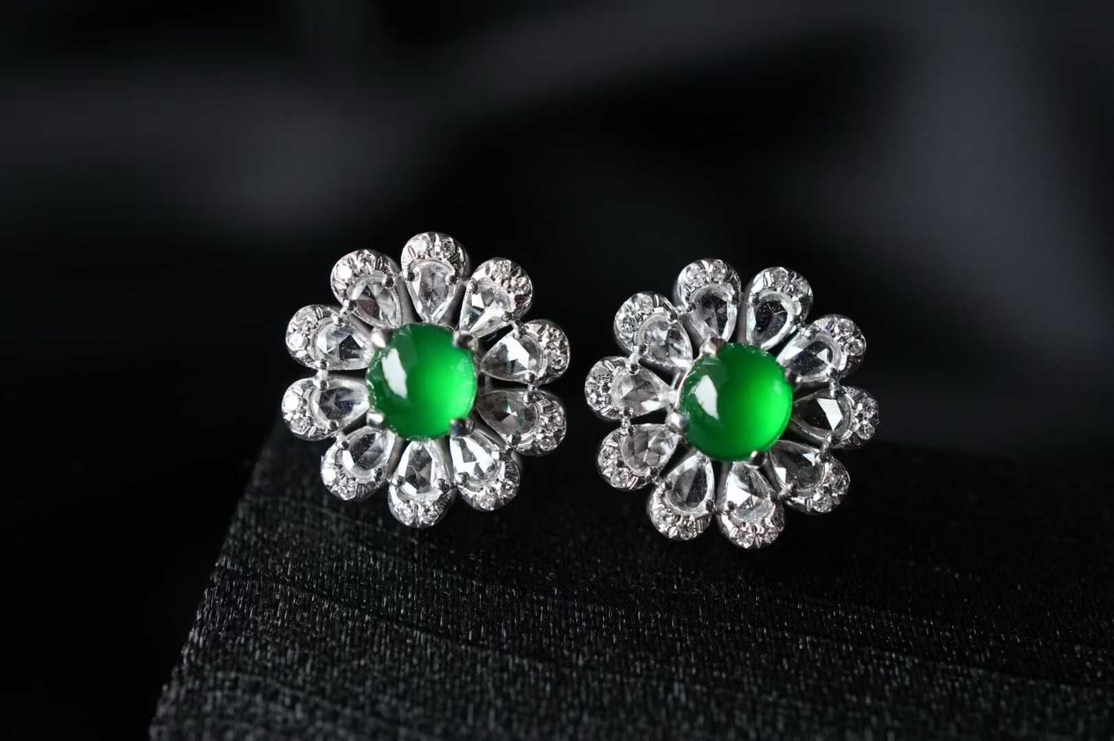 18810 翡翠花苞耳釘