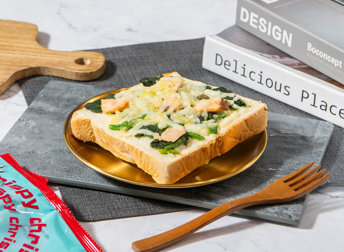 ▌微燻享受 ▌西班牙菠菜燻鮭天然奶油軟心鮮奶厚片