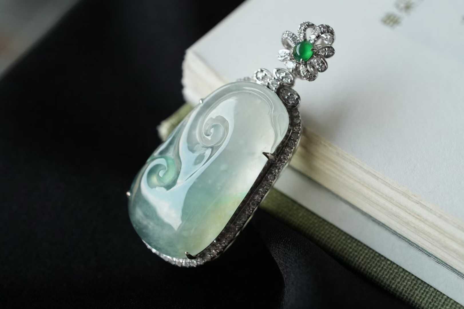 18811 翡翠木那雪花棉如意吊墜