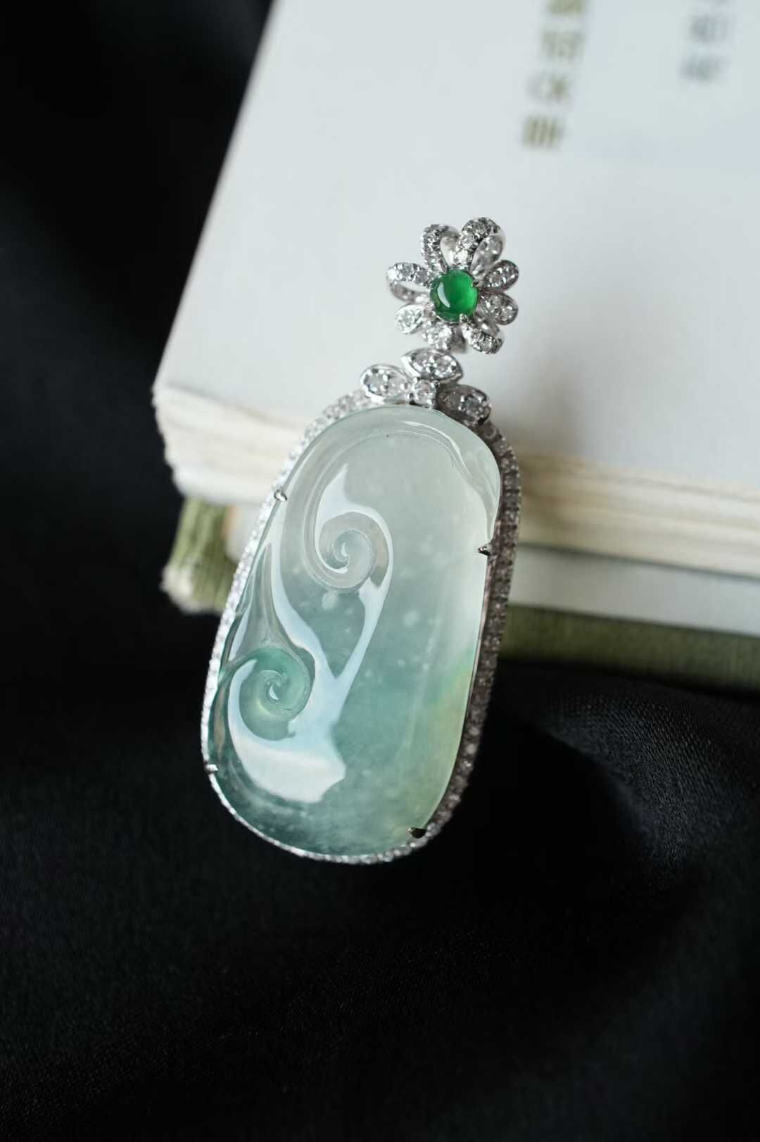 18811 翡翠木那雪花棉如意吊墜