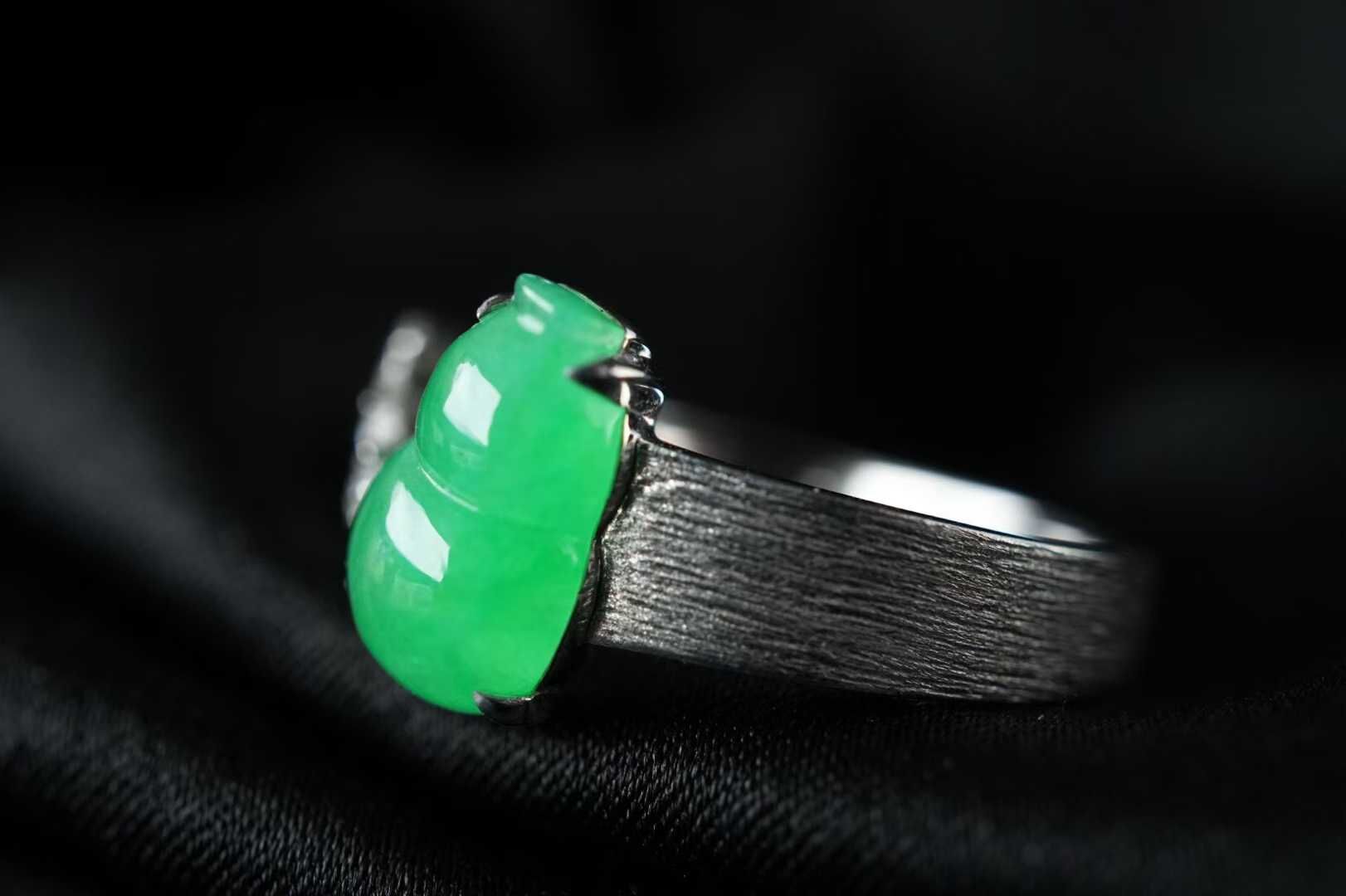 18813 翡翠色標正陽綠葫蘆戒指