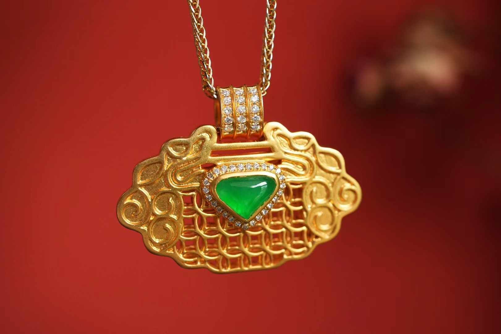 18817 翡翠冰陽綠平安鎖吊墜