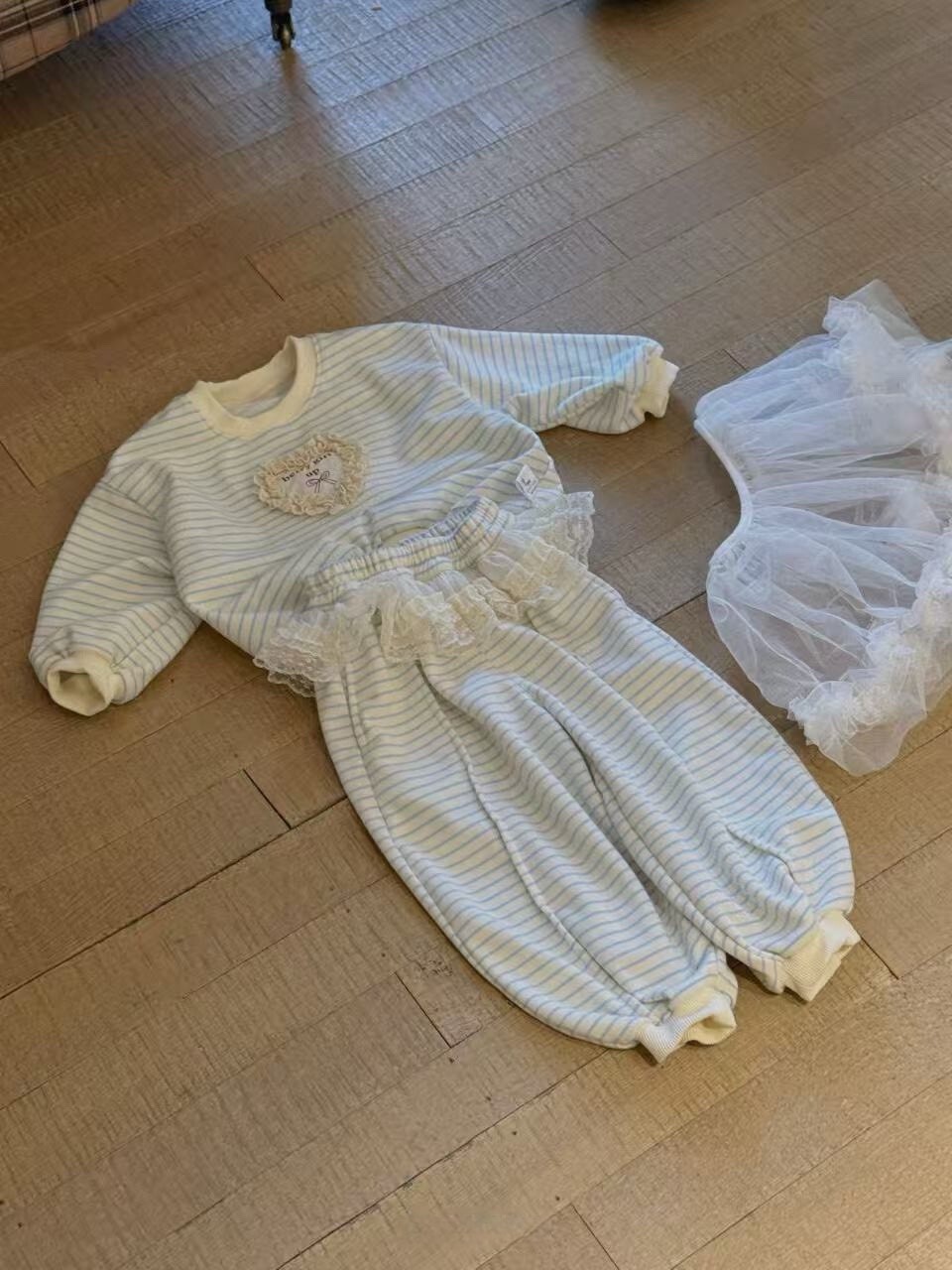 雲朵蕾絲條紋套裝