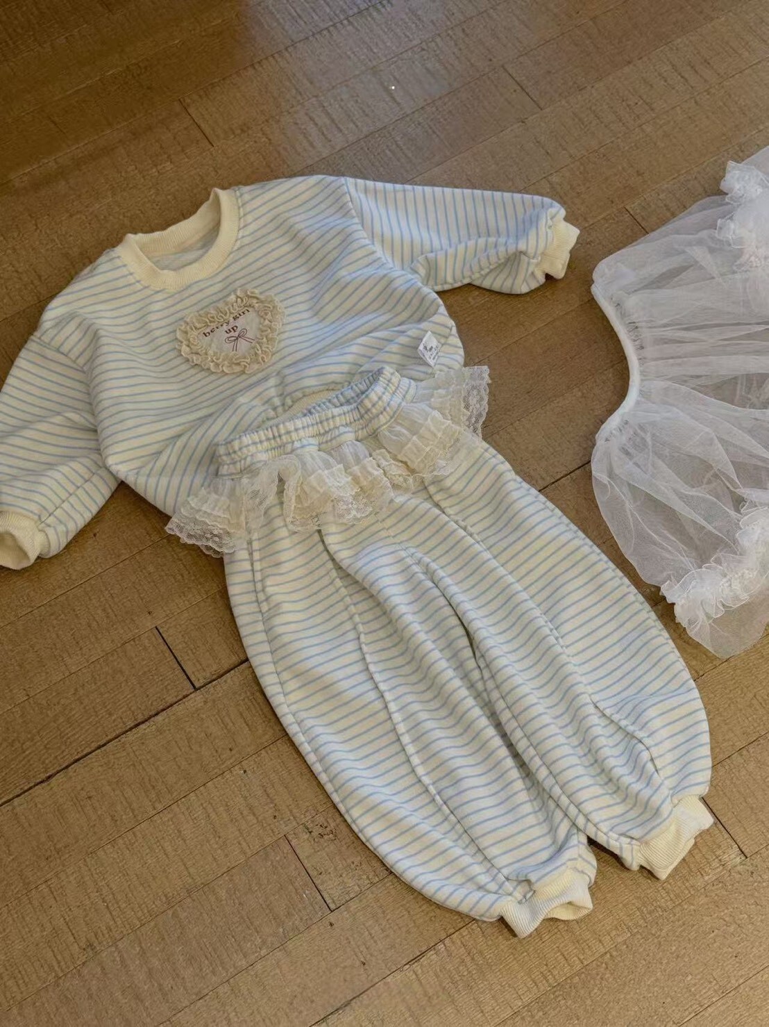 雲朵蕾絲條紋套裝