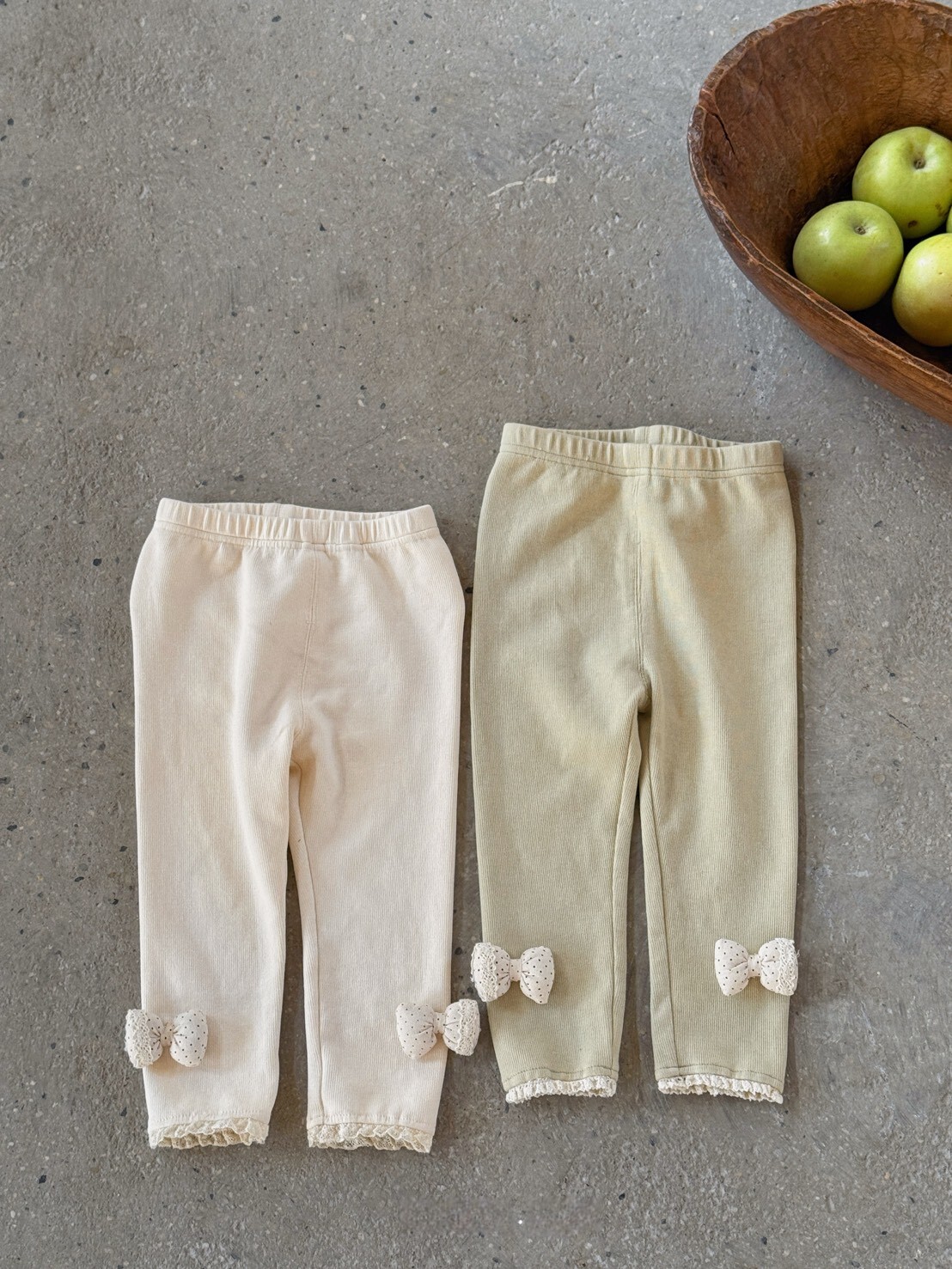 奶油蝴蝶結蕾絲打底褲