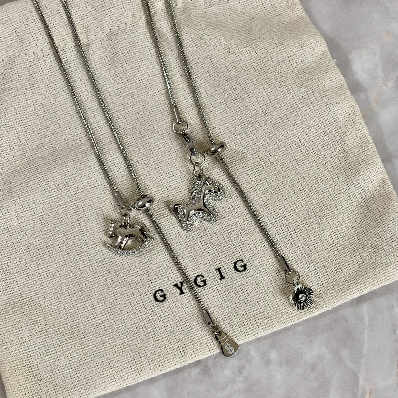 Gy馬年限定款”銀鑽小馬/圓珠抽拉式蛇骨毛衣長鏈