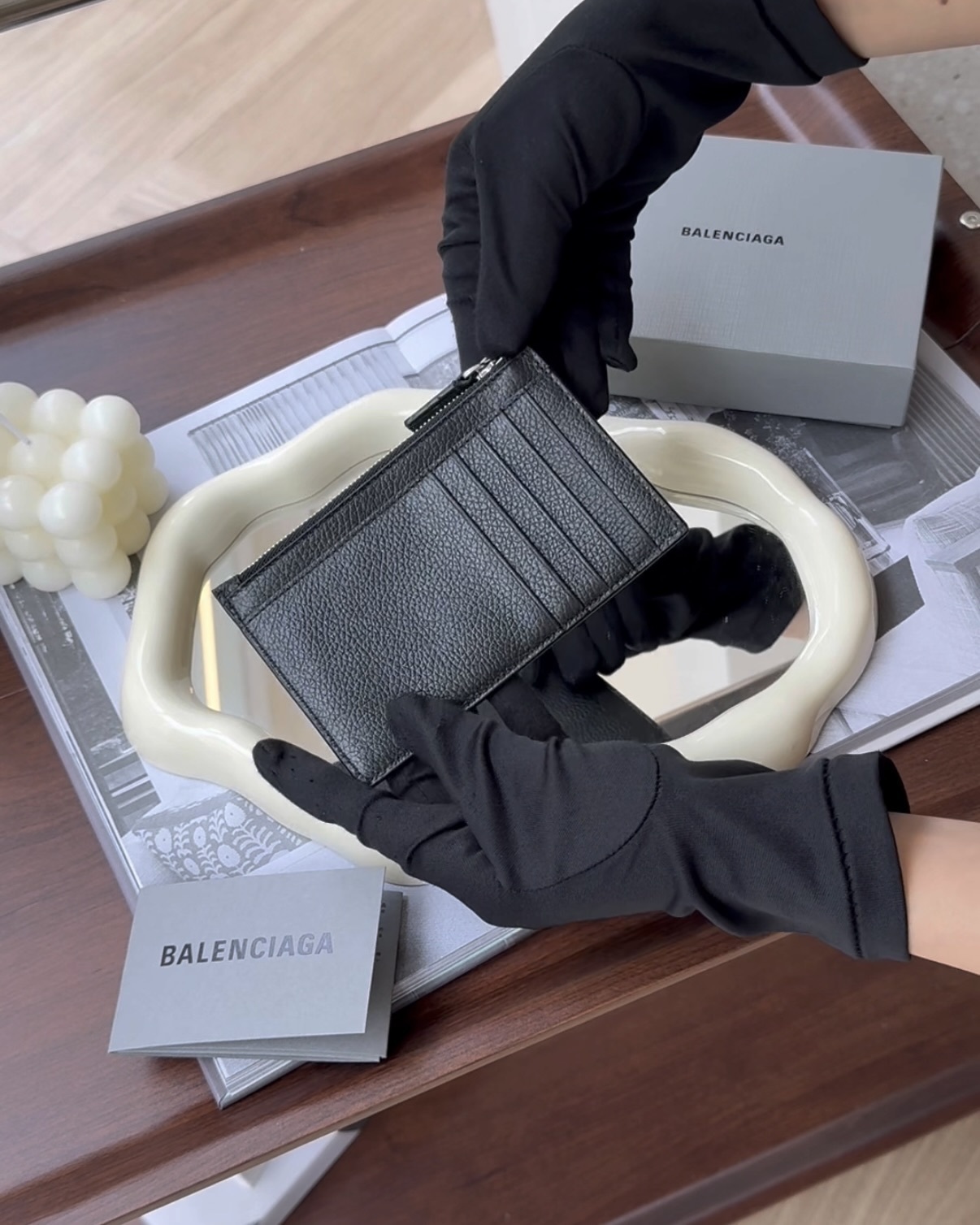 BALENCIAGA｜LOGO一字拉鍊卡夾 黑色