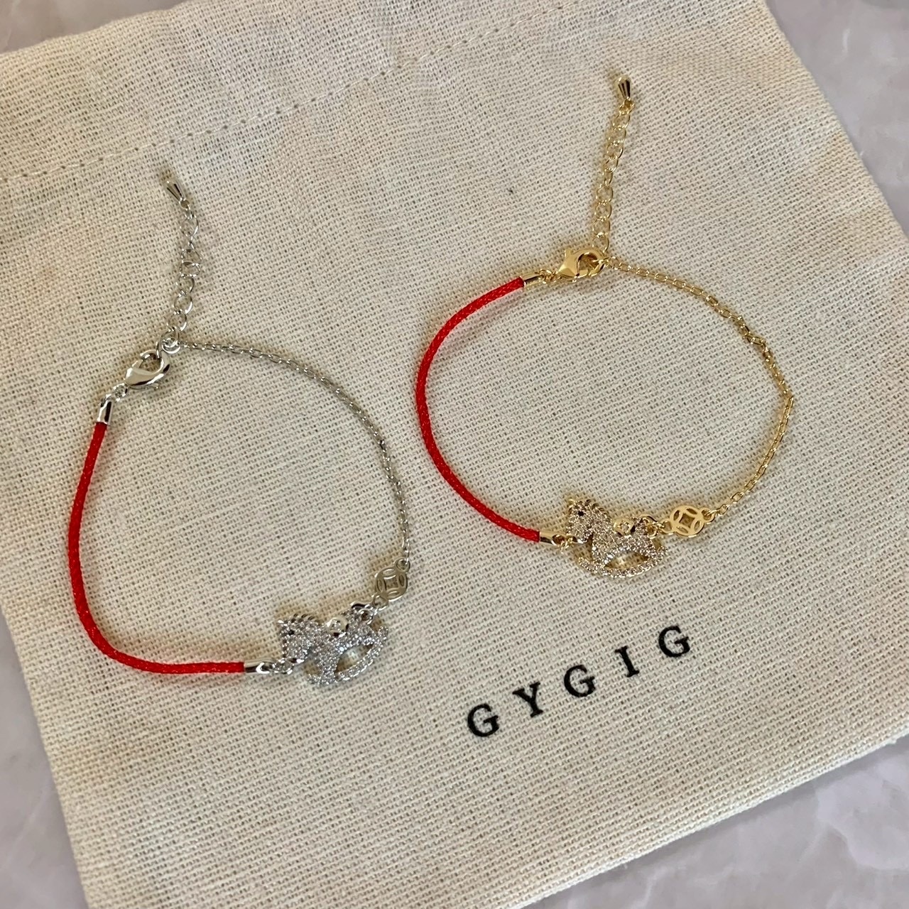 Gy馬年限定款”紅繩金銀鑽小馬駒錢幣手鍊