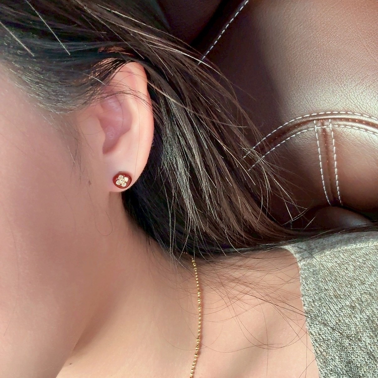 Gy”紅釉小柿子金老花小耳釘