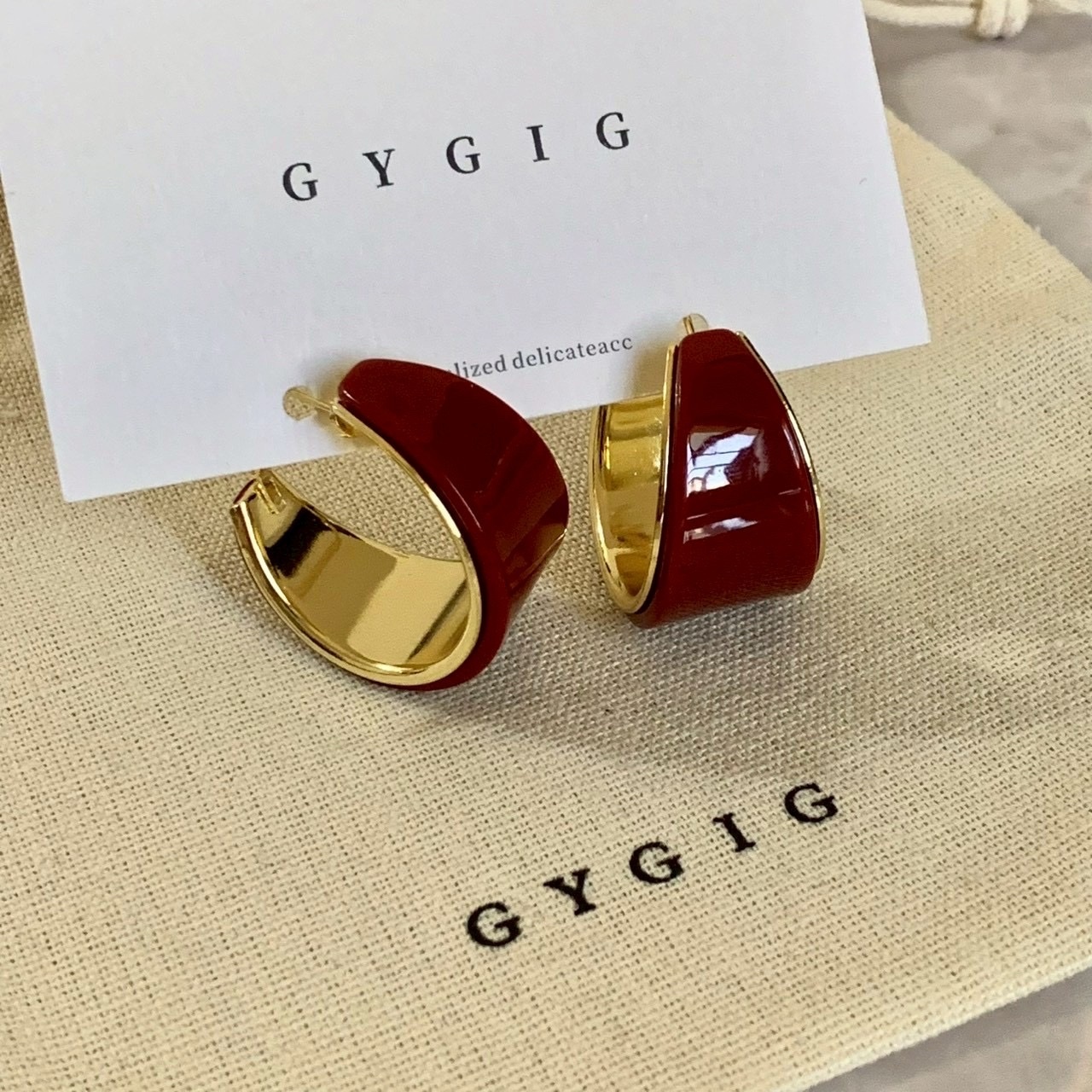 Gy”紅金滴釉時髦圓弧大耳釦釘圈