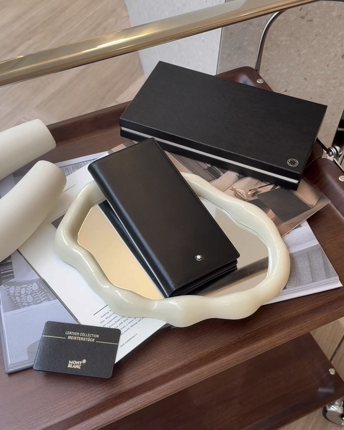 MONTBLANC｜皮革翻蓋14卡長夾 黑色