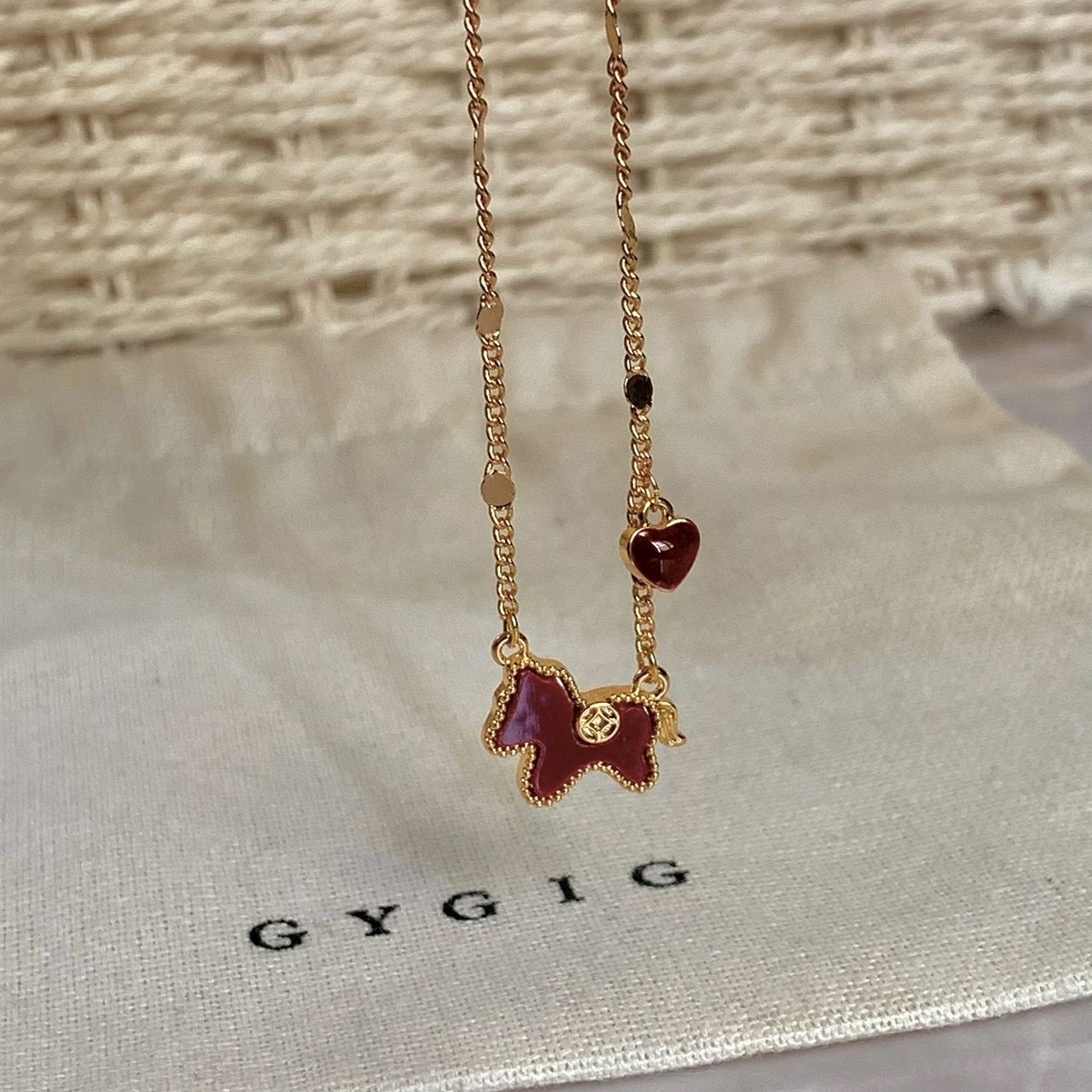 Gy馬年限定款”紅滴釉小馬愛心小墜細項鍊