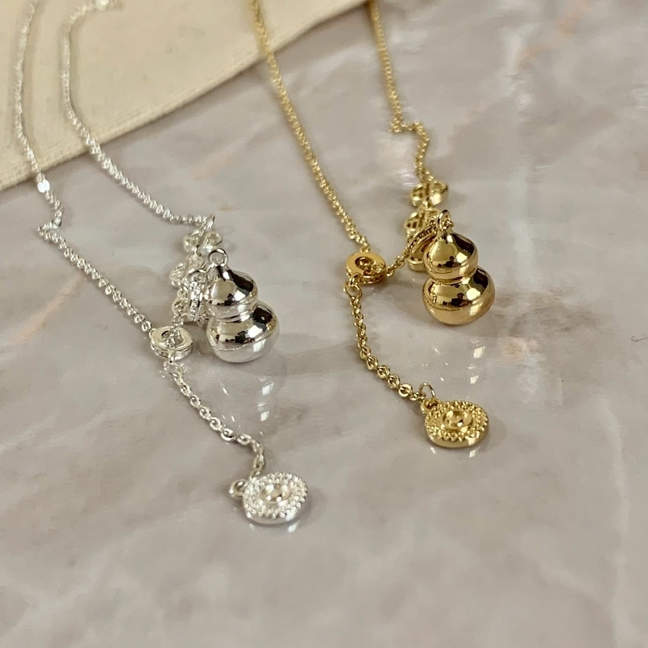 Gy”立體小葫蘆錢幣金銀細垂墜流蘇項鍊