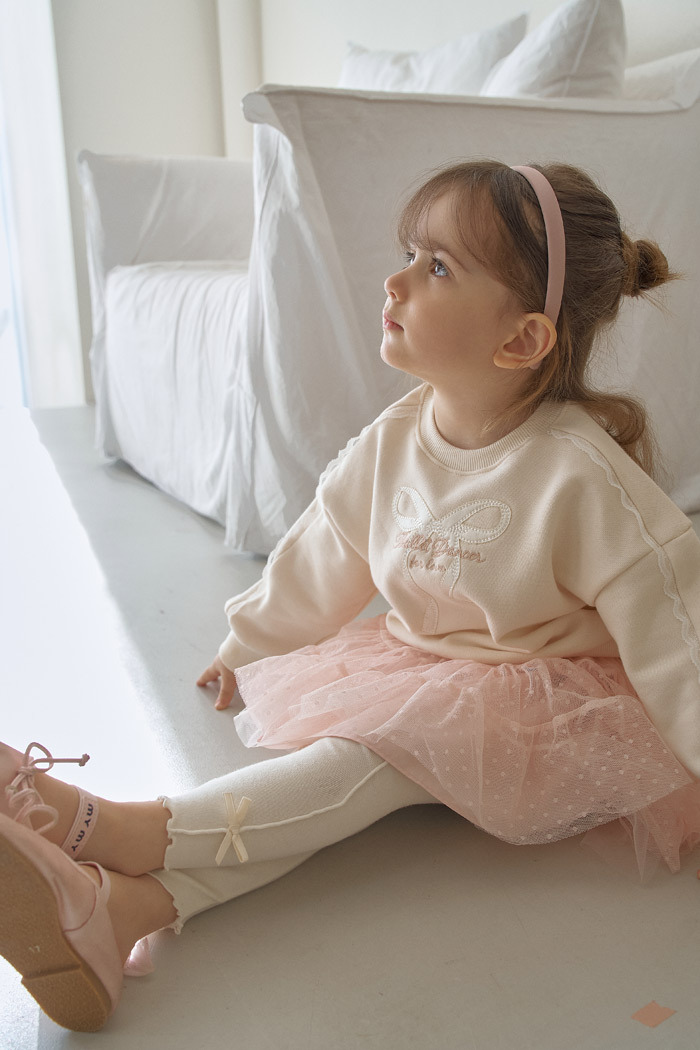 正韓春momoann 兩色刺繡蝴蝶結蕾絲拼接上衣