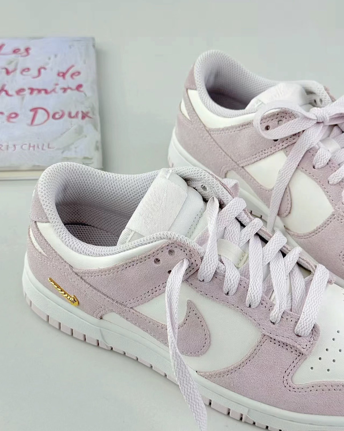 NIKE DUNK LOW 櫻花粉紫 淡粉 白色 金屬小勾 螺旋勾 麂皮 皮革女鞋 IO4244-100 / 調貨