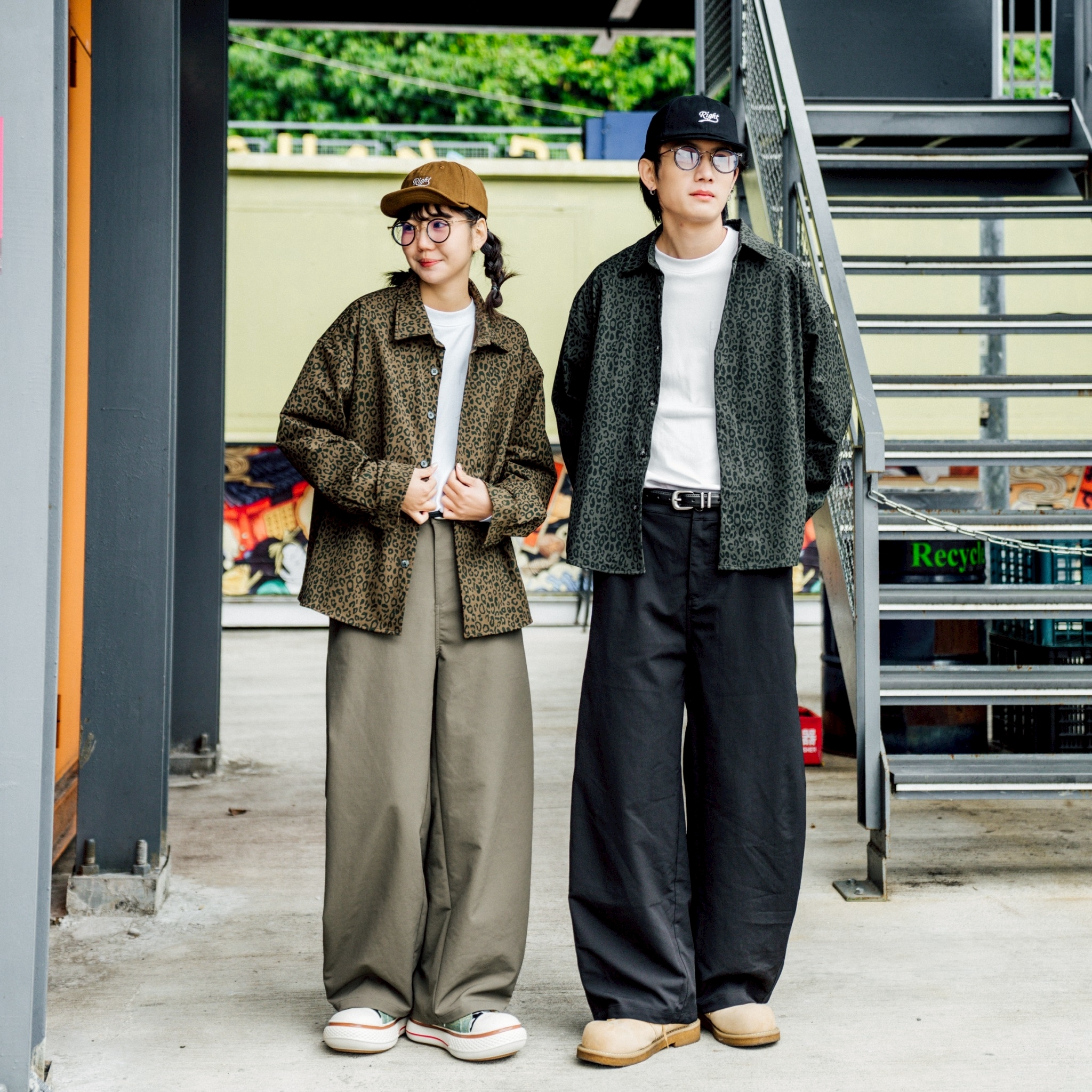 SBG 完美版型頂級彈力素面彎刀長褲 SB8023