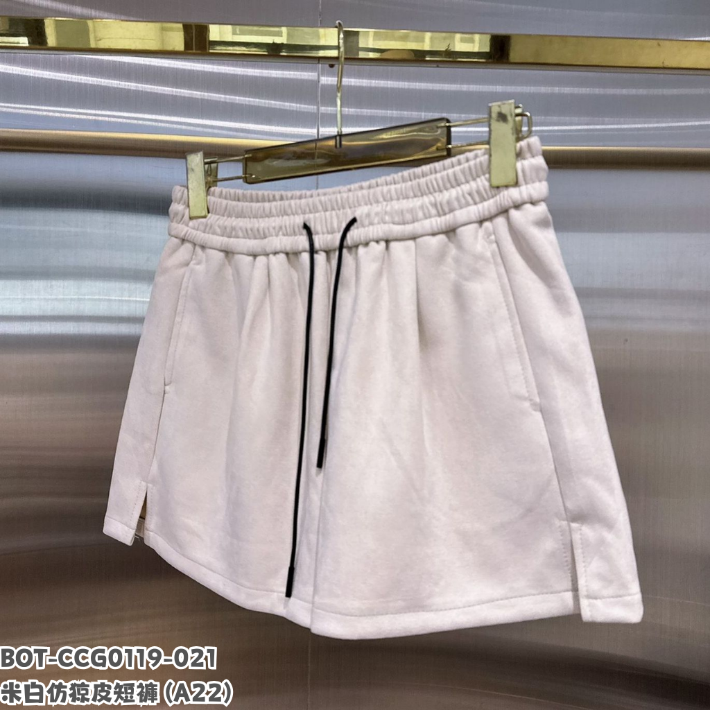 BOT-CCG0119-021 米白仿猄皮短褲 (A22)