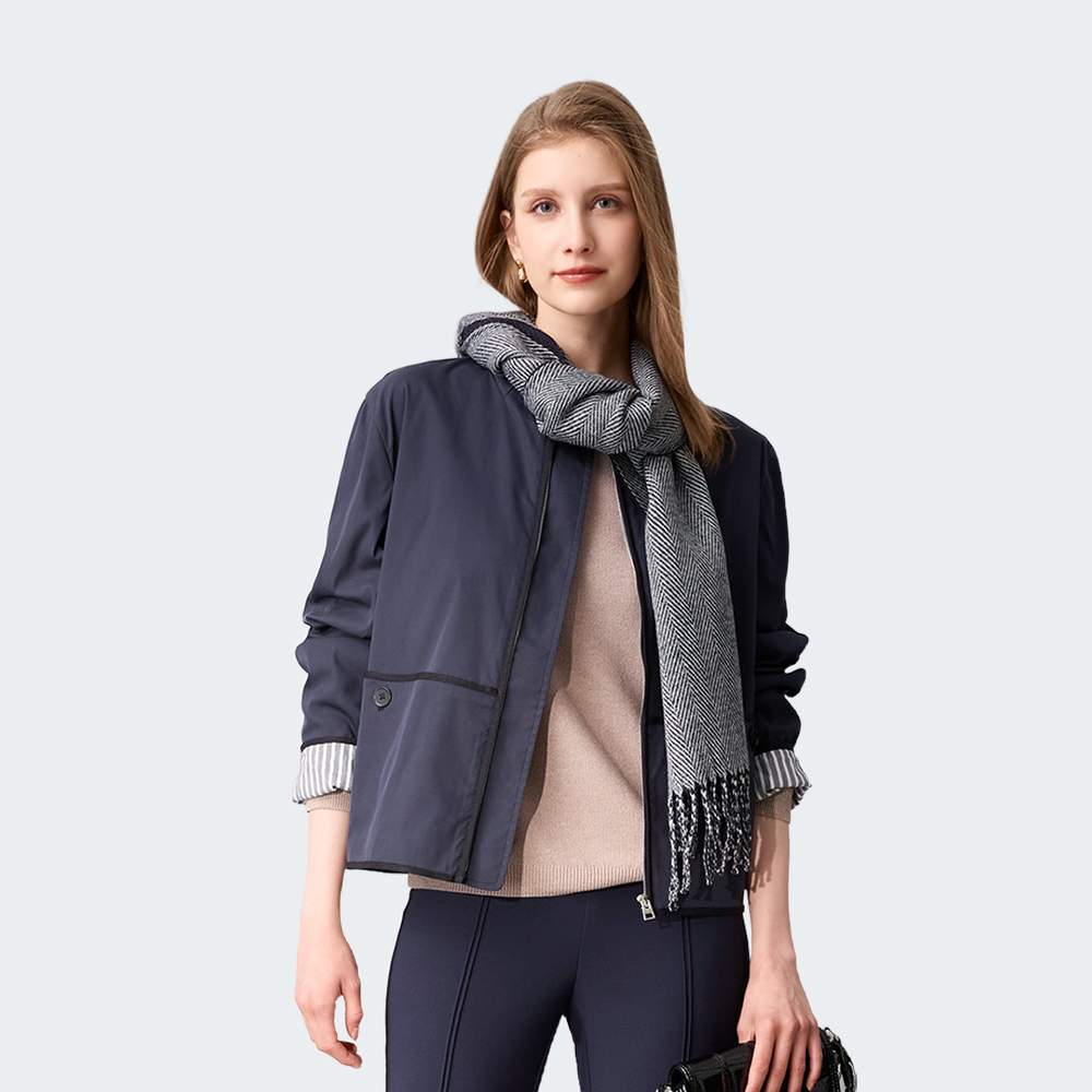 靜謐線條感拉鍊外套