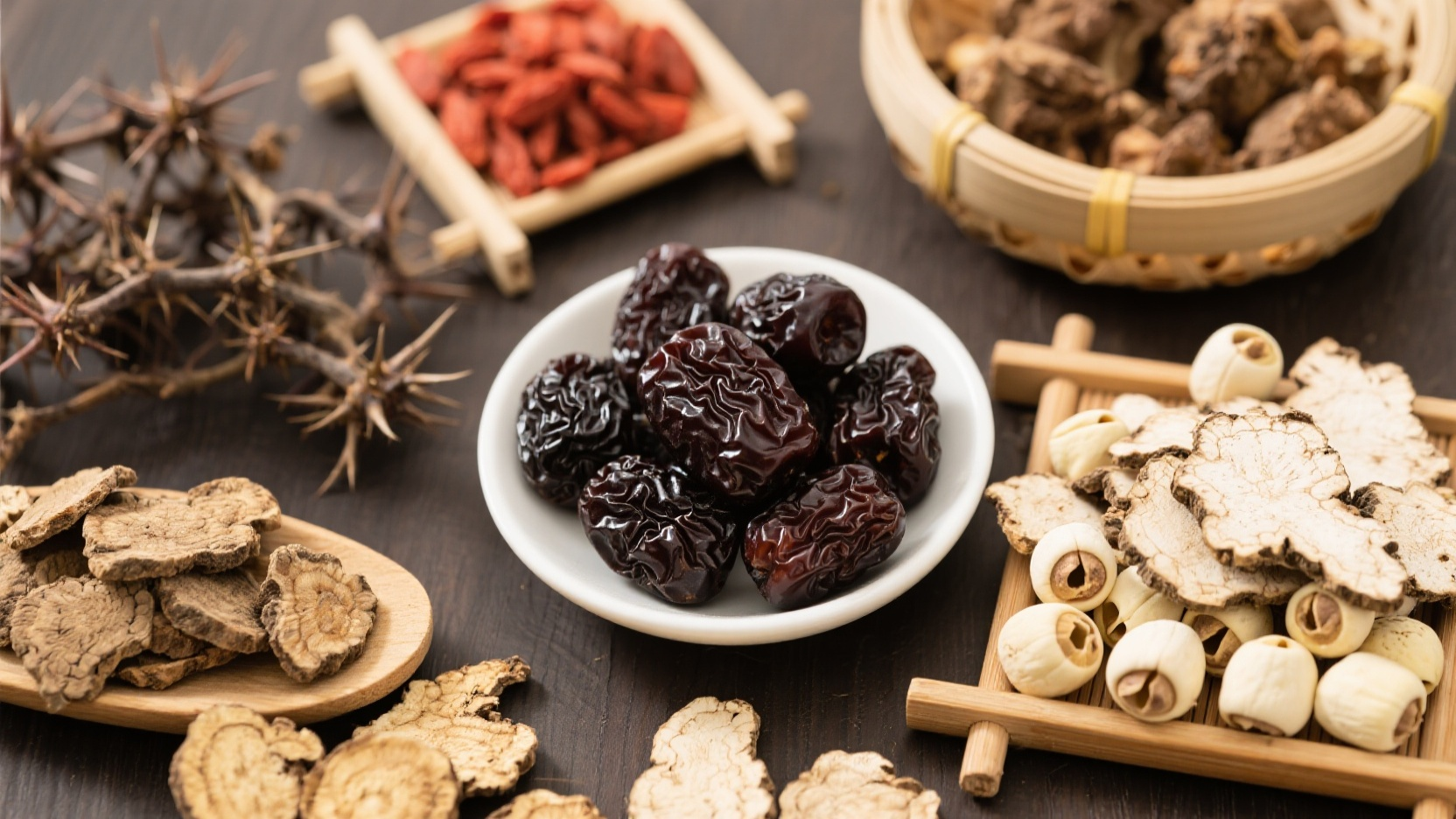 黑棗、刺五加、枸杞、蓮子、川芎等漢方素材