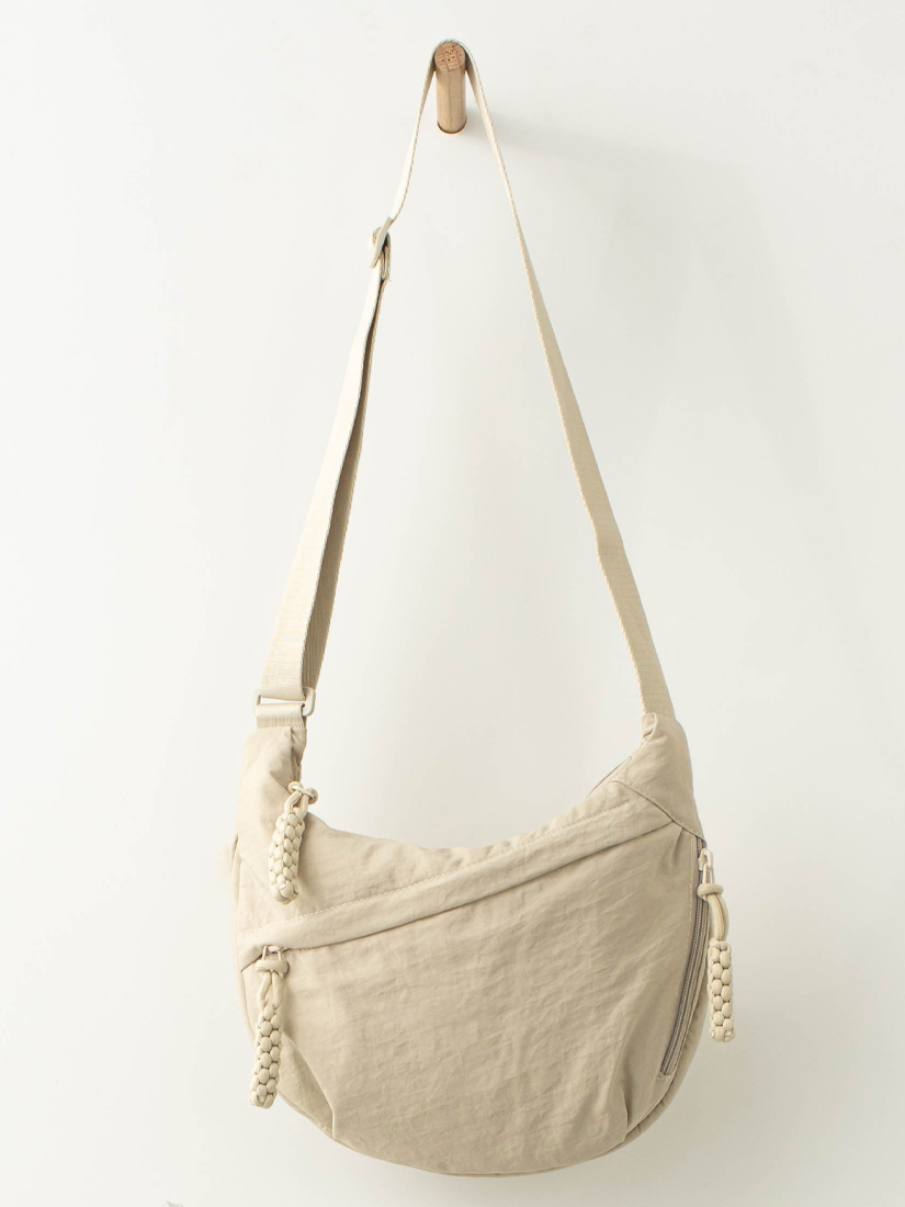 麻花澎軟半月斜背包