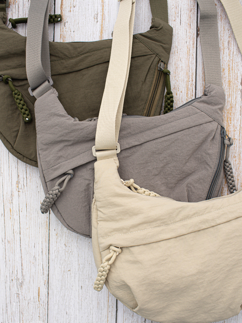 麻花澎軟半月斜背包