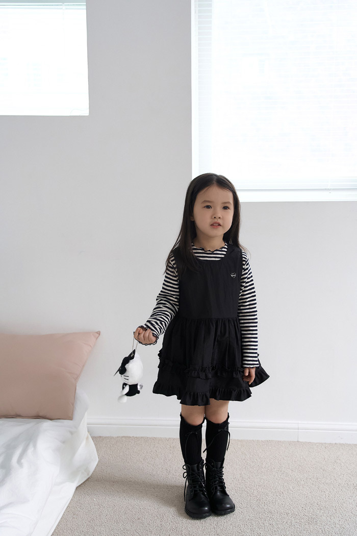 正韓春momoann 兩色花瓣邊背心洋裝